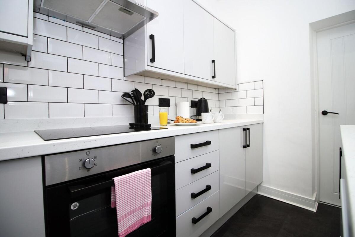 3 Bedroom House in Mountain Ash Cynon View by TŷSA view 4