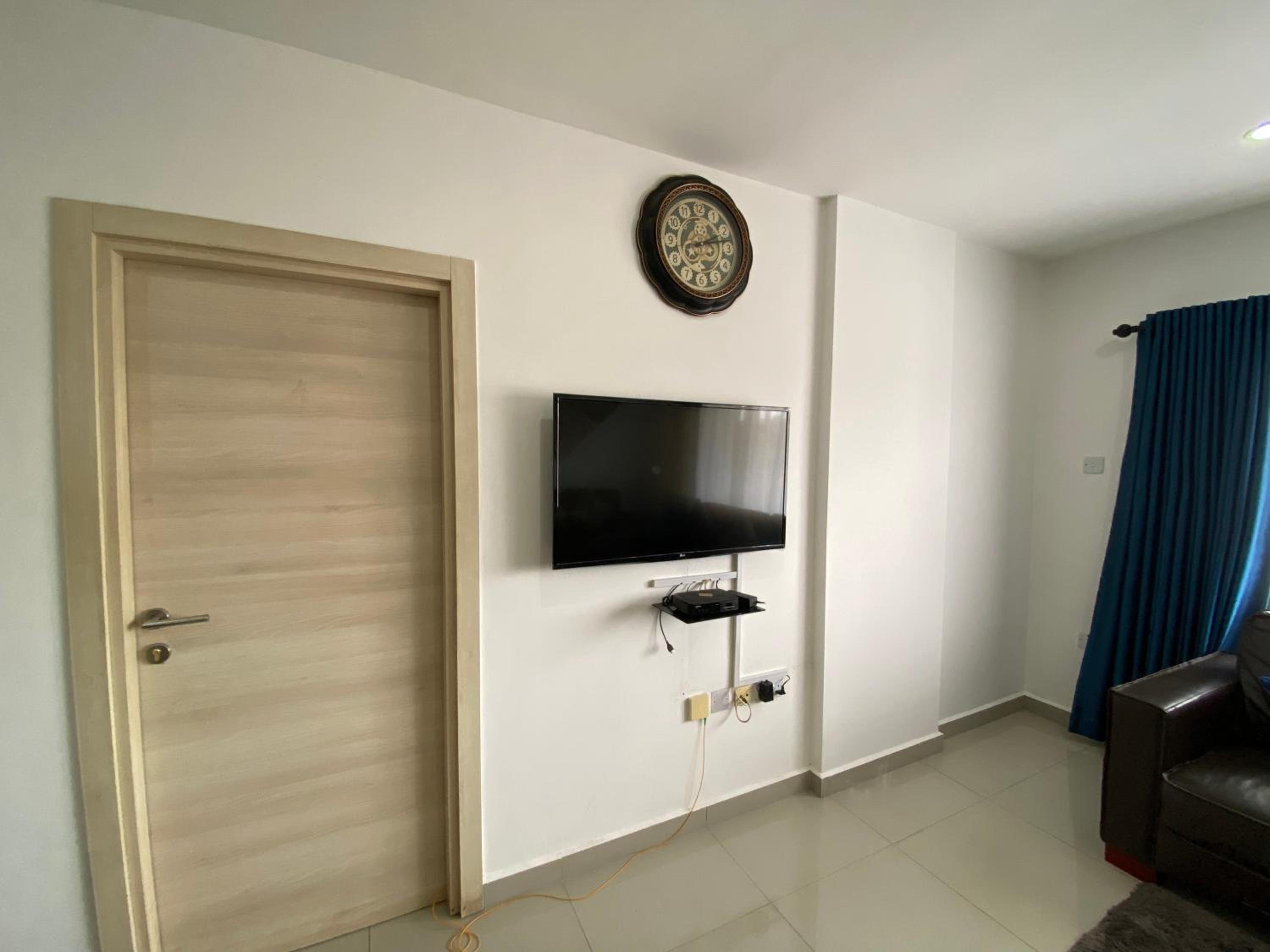 Family friendly 2BR APT, The Gallery, East Legon view 4