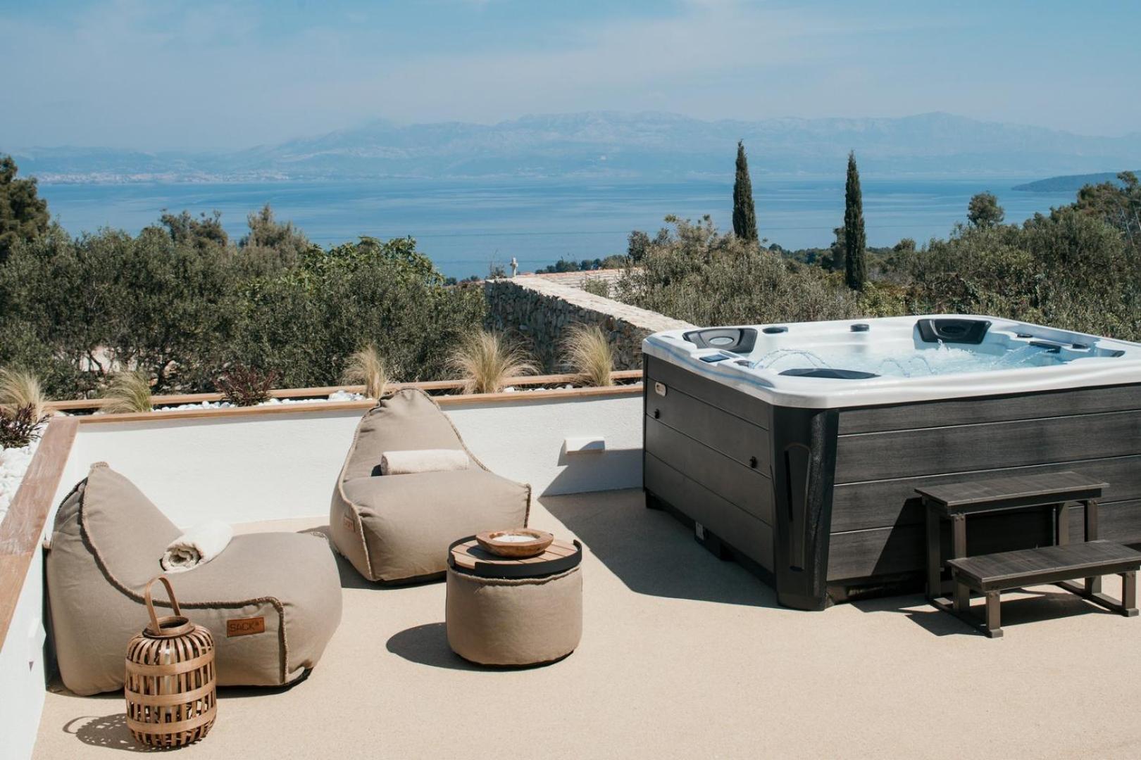 Luxury Villa Authentic heated pool sea view view 3