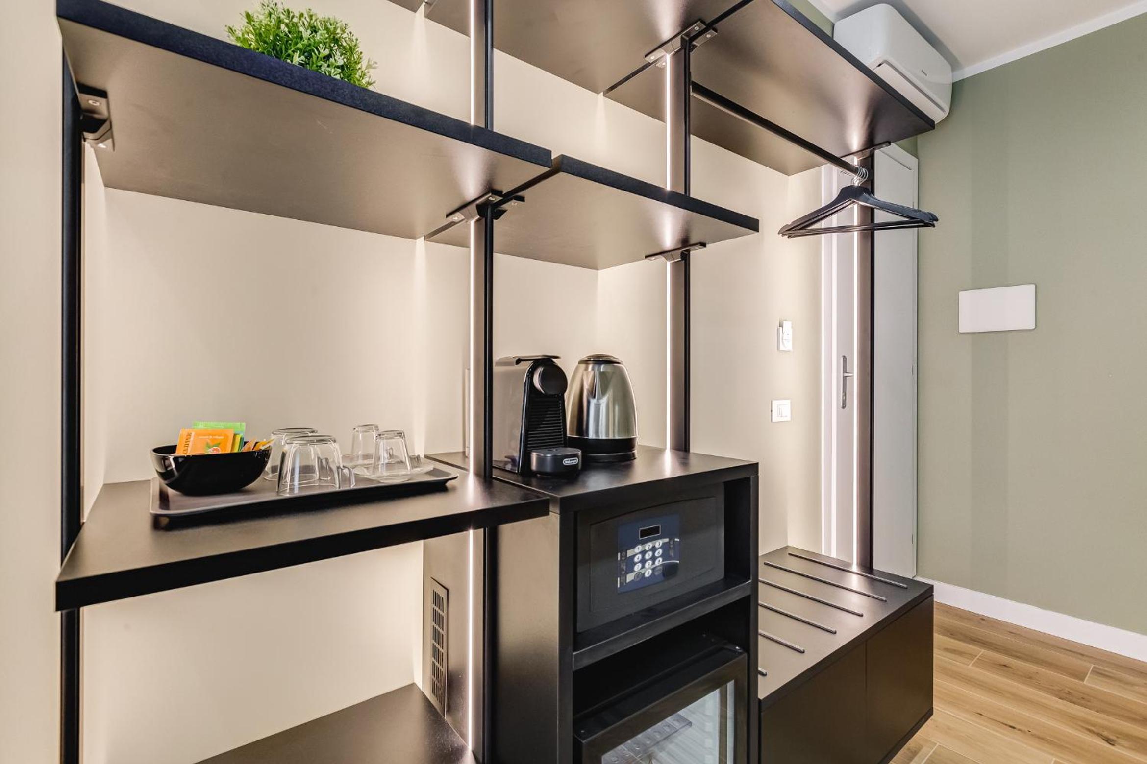 LISA SUITE
