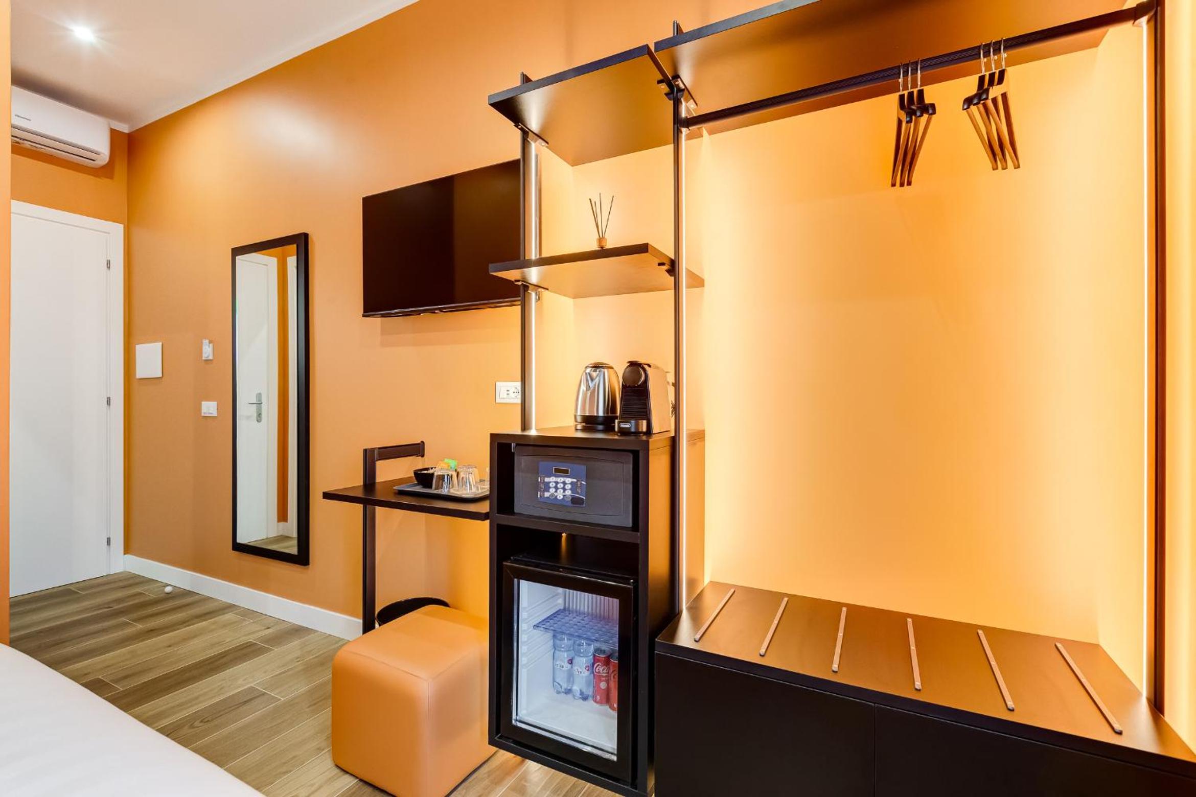 LISA SUITE