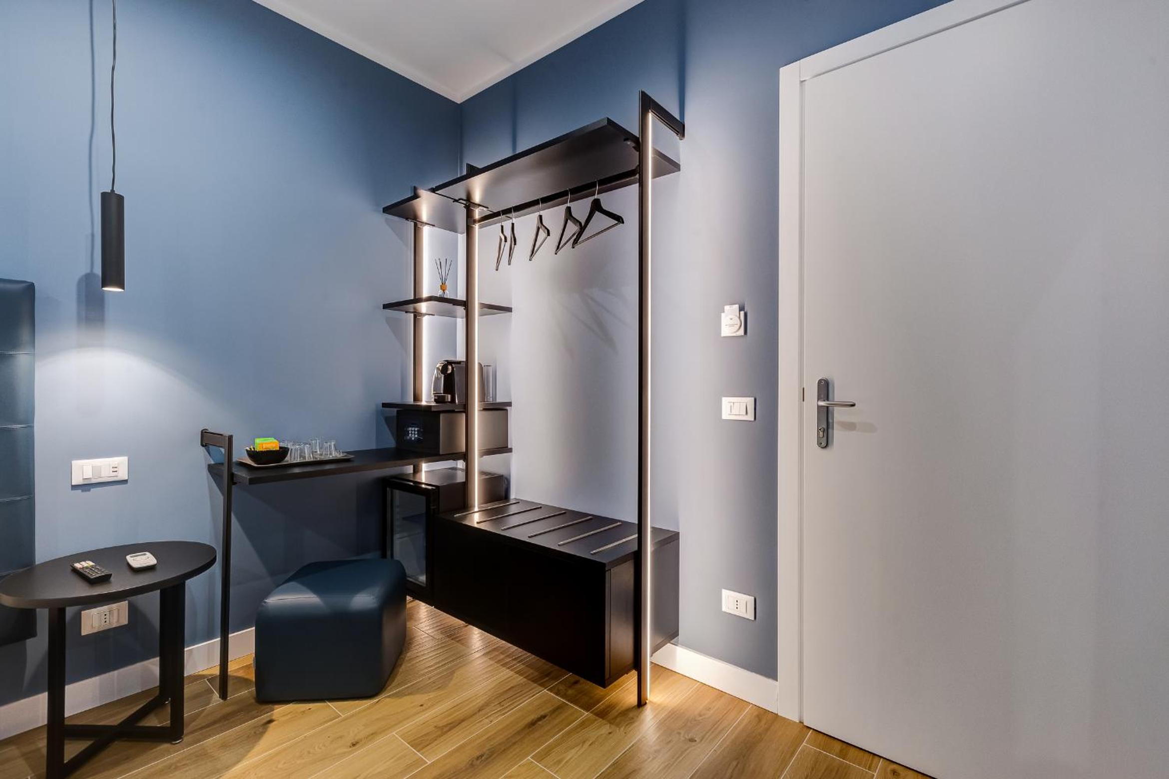 LISA SUITE
