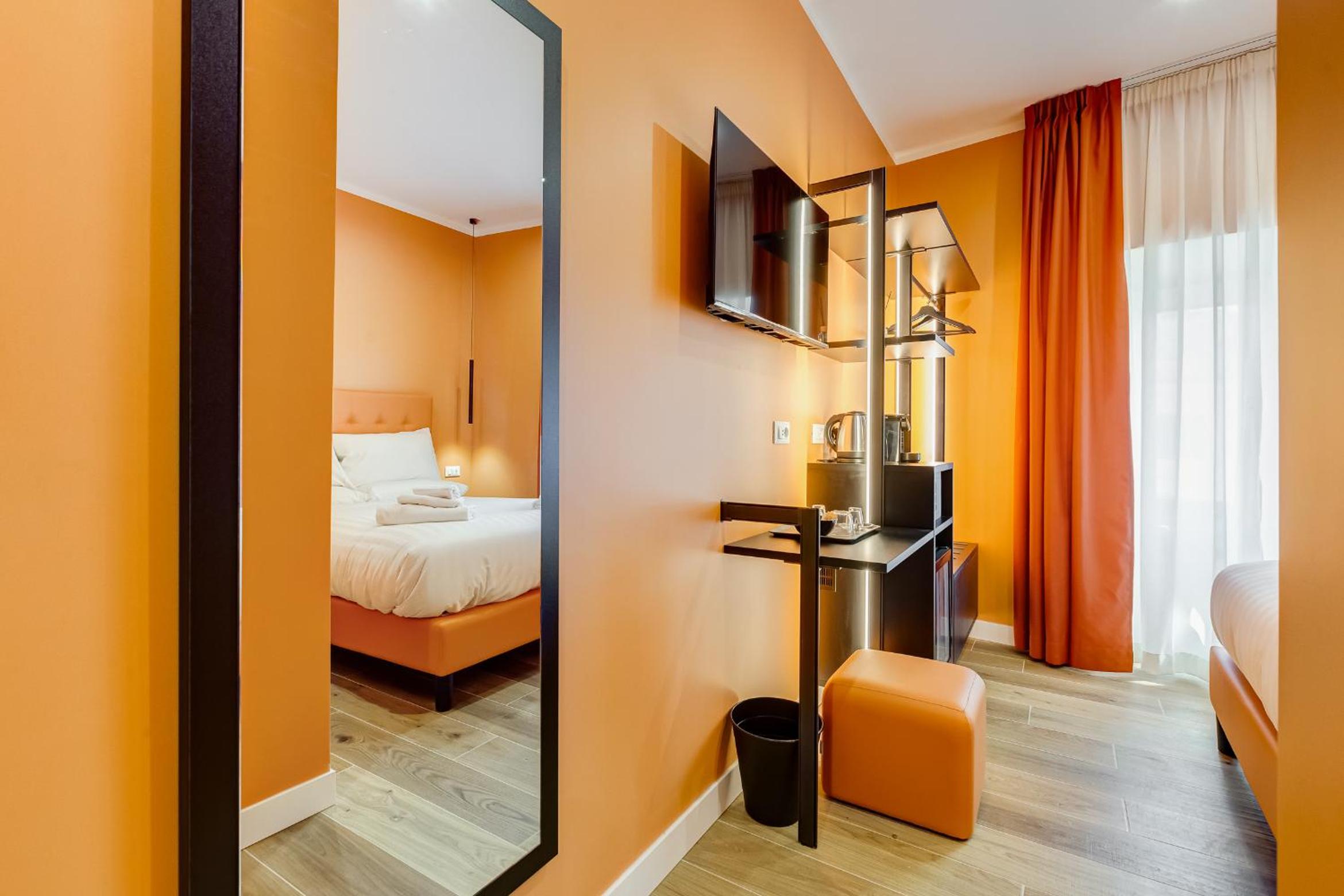 LISA SUITE