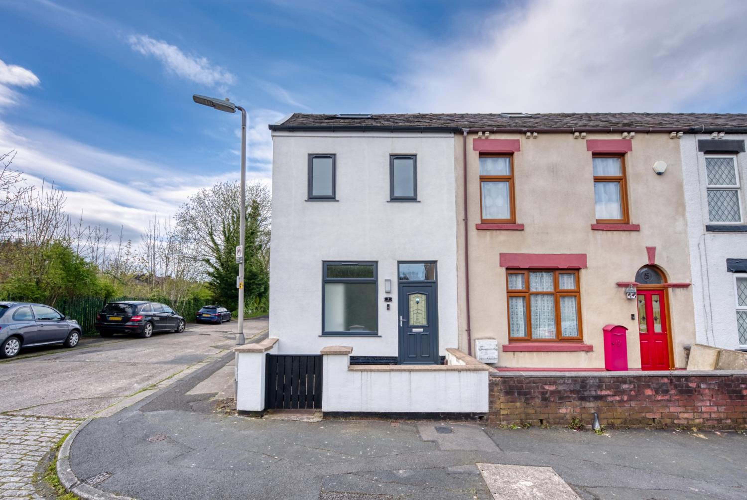 4-Bedroom Stunning Luxe, Spacious & Stylish Design House Bolton, Sleeps 11, with Parking Central Bolton, Links to Manchester, Pet-Friendly, Best For Groups view 2