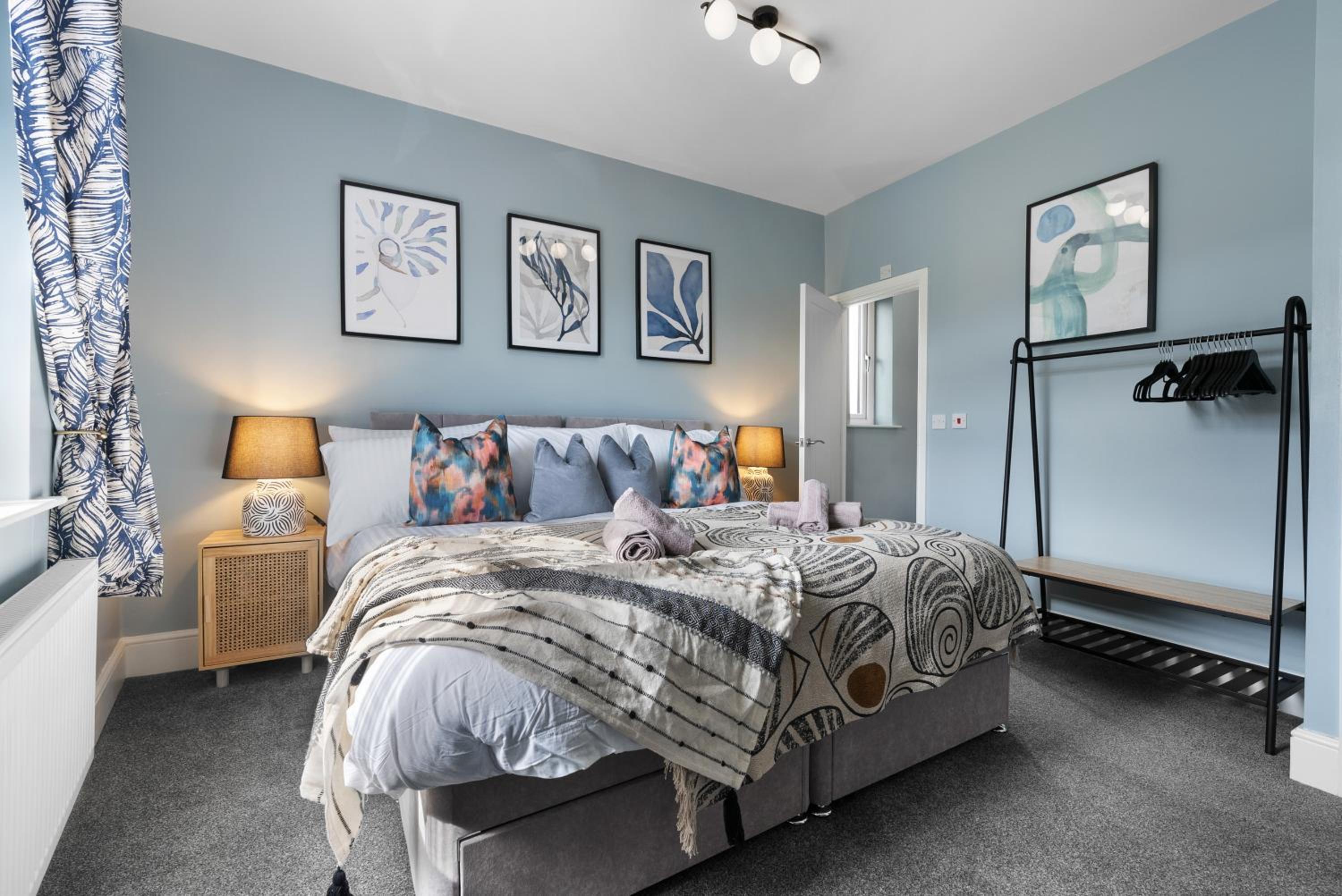 4-Bedroom Stunning Luxe, Spacious & Stylish Design House Bolton, Sleeps 11, with Parking Central Bolton, Links to Manchester, Pet-Friendly, Best For Groups view 5