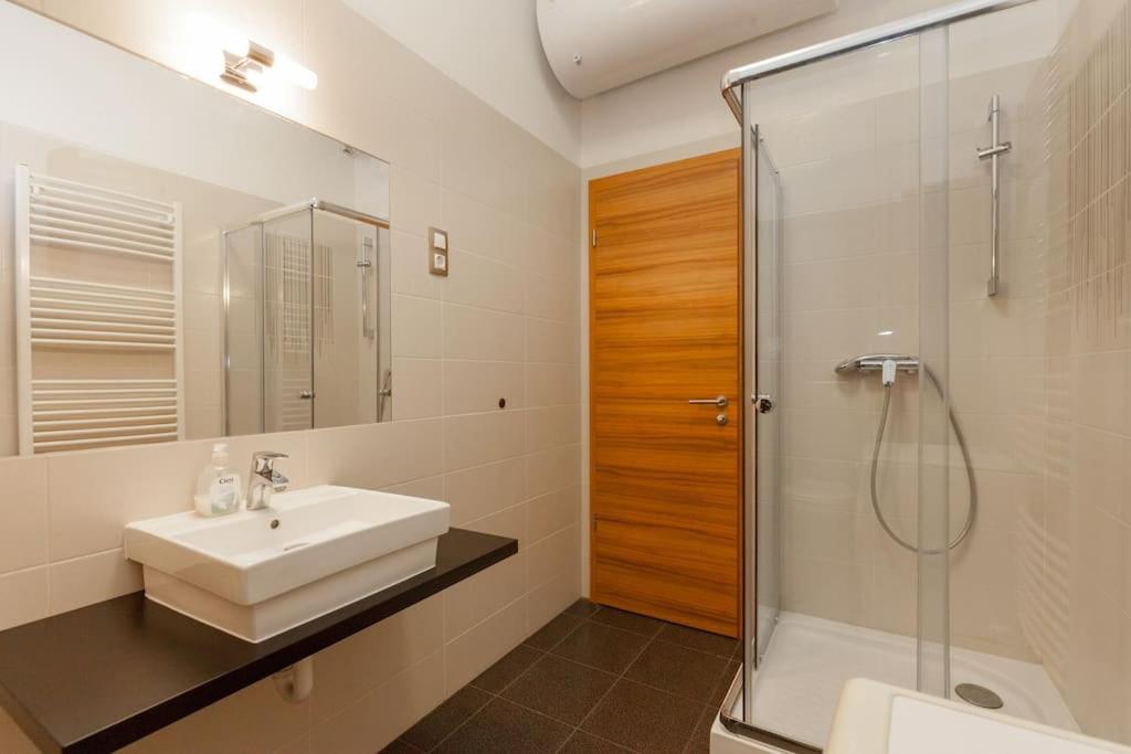 Art Deco Apartment 3 Bedroom, 3 Bathroom, Balcony view 2