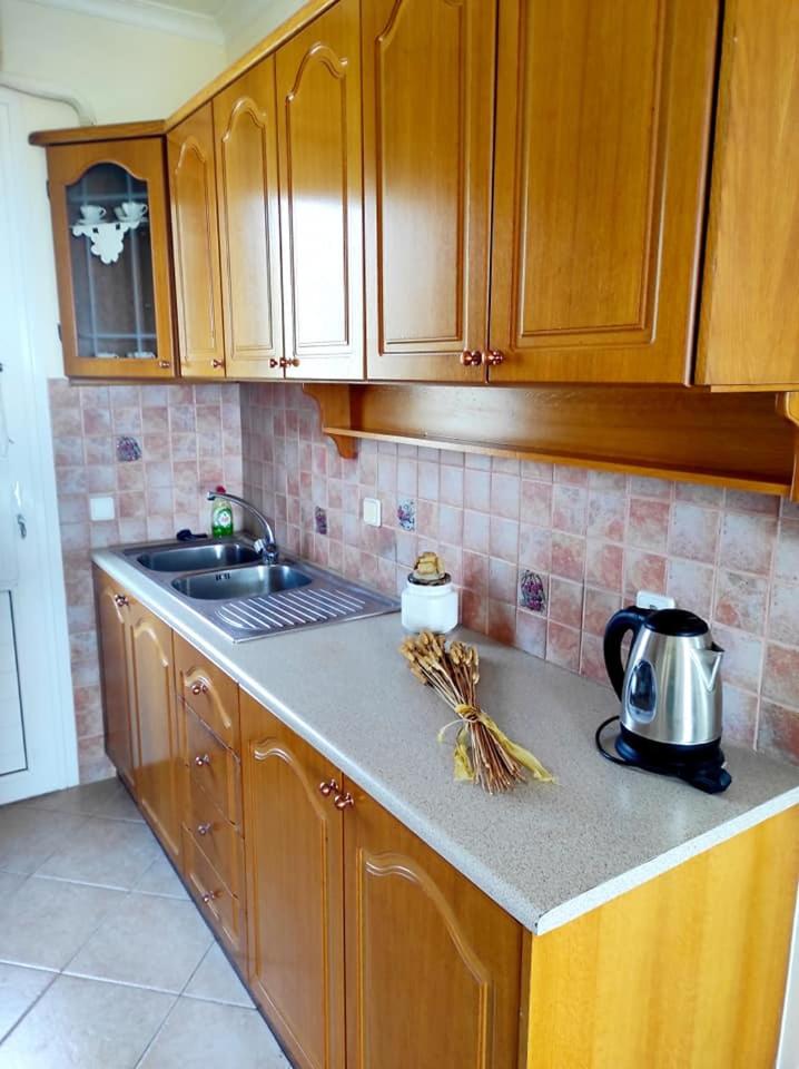 Sunny studio and apartment near the sea