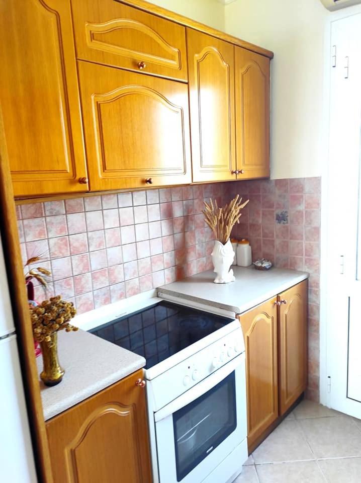 Sunny studio and apartment near the sea