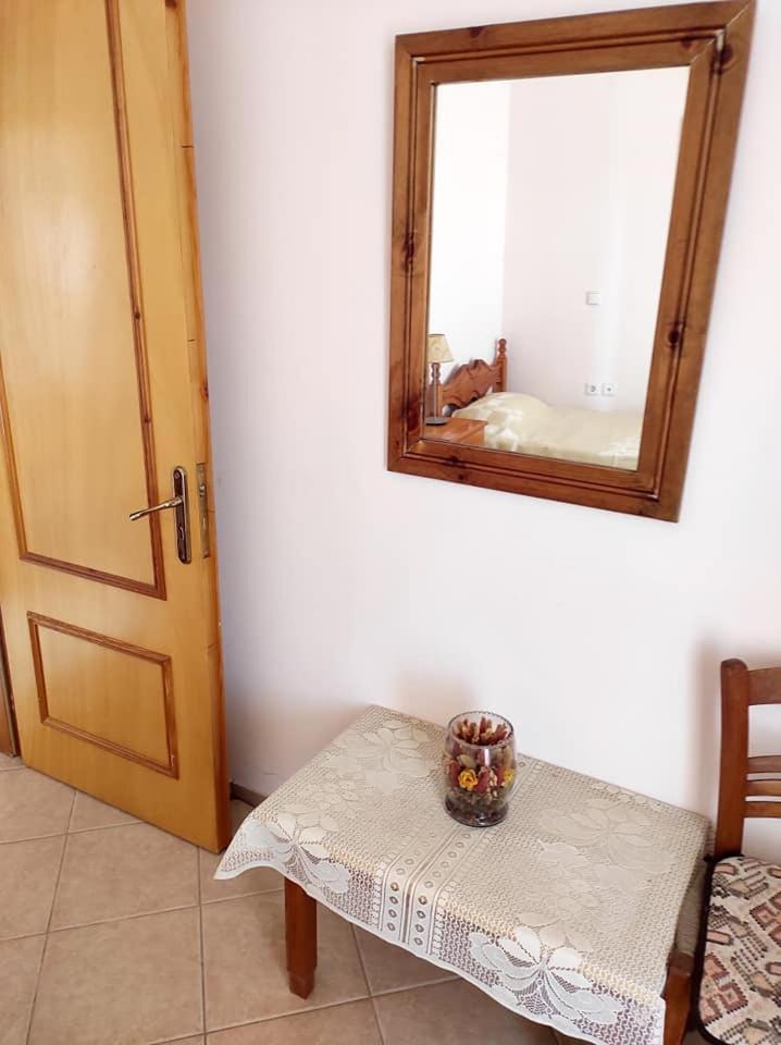 Sunny studio and apartment near the sea
