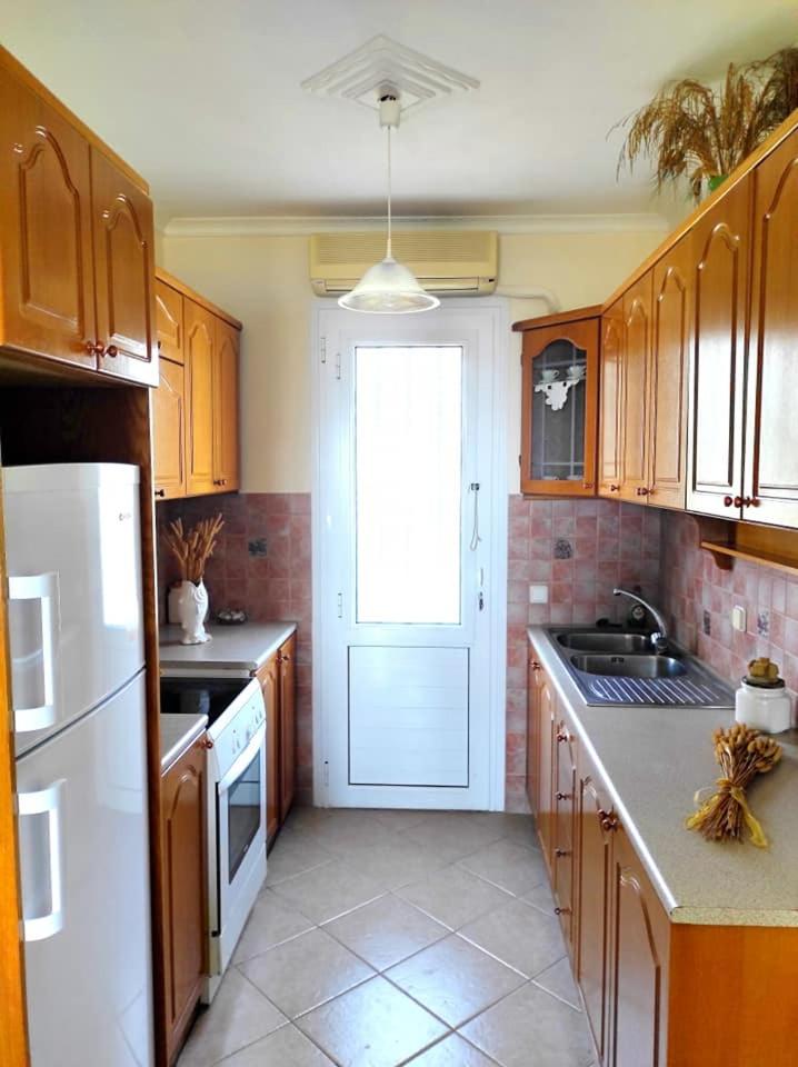 Sunny studio and apartment near the sea