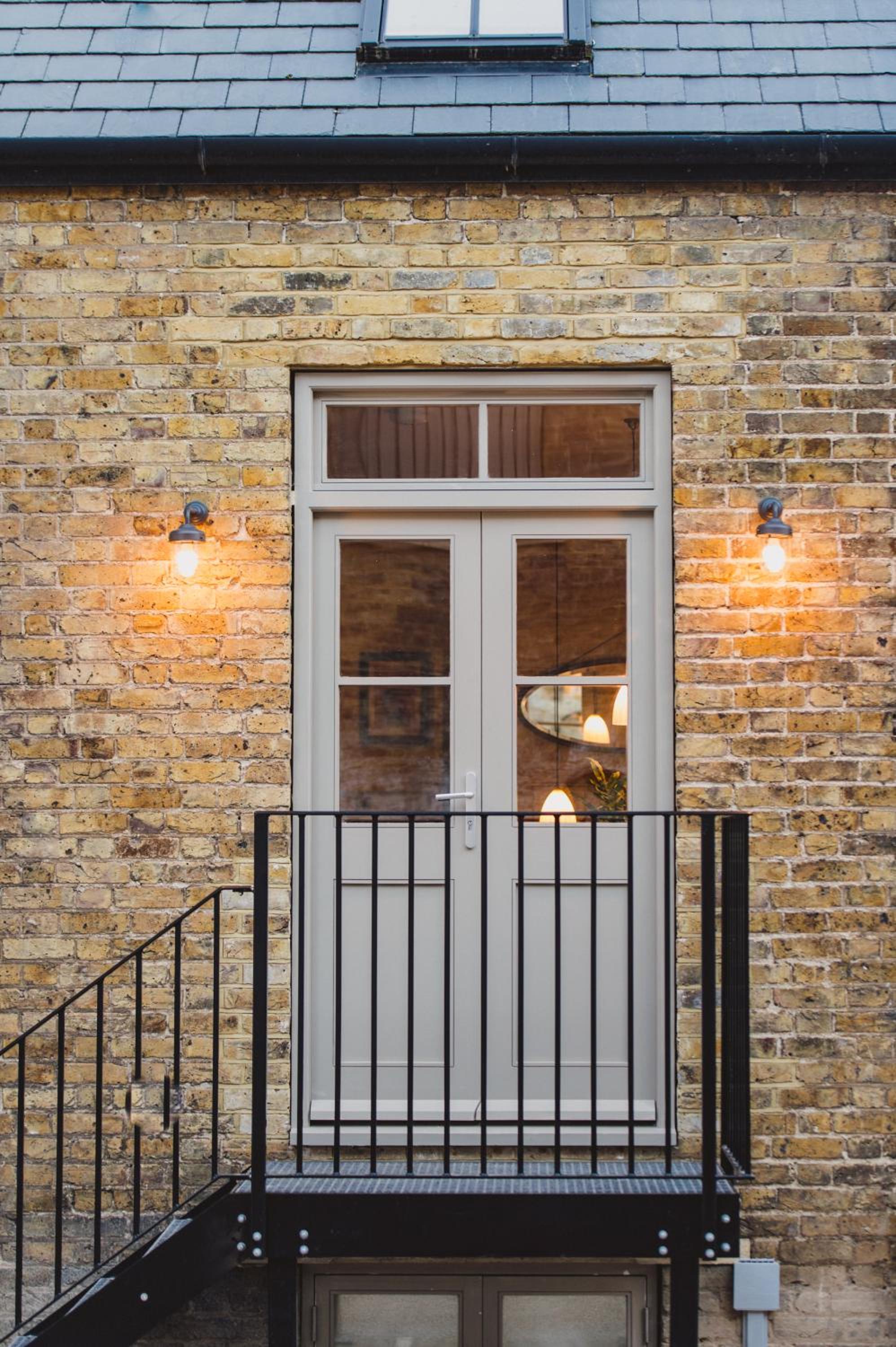 Buckingham Mews Pebble Cottage 3
