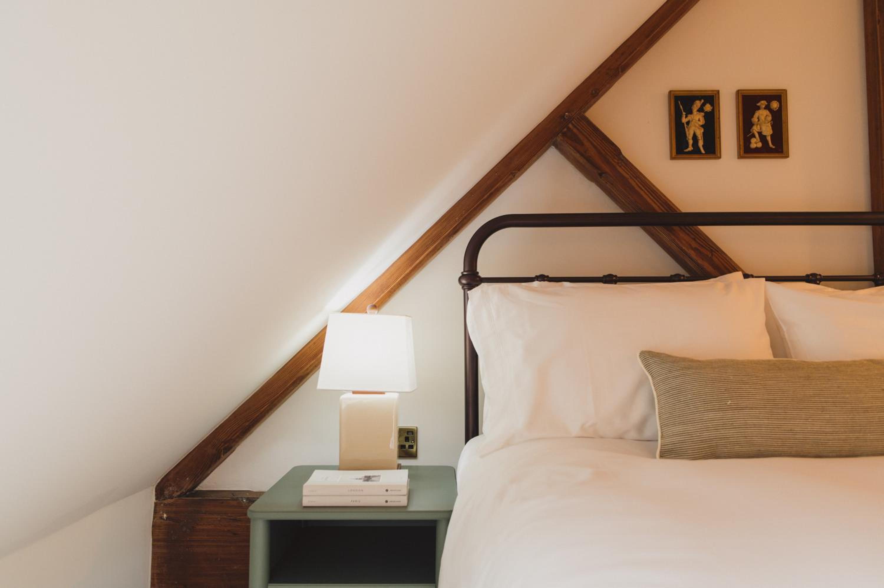 Buckingham Mews Pebble Cottage 3