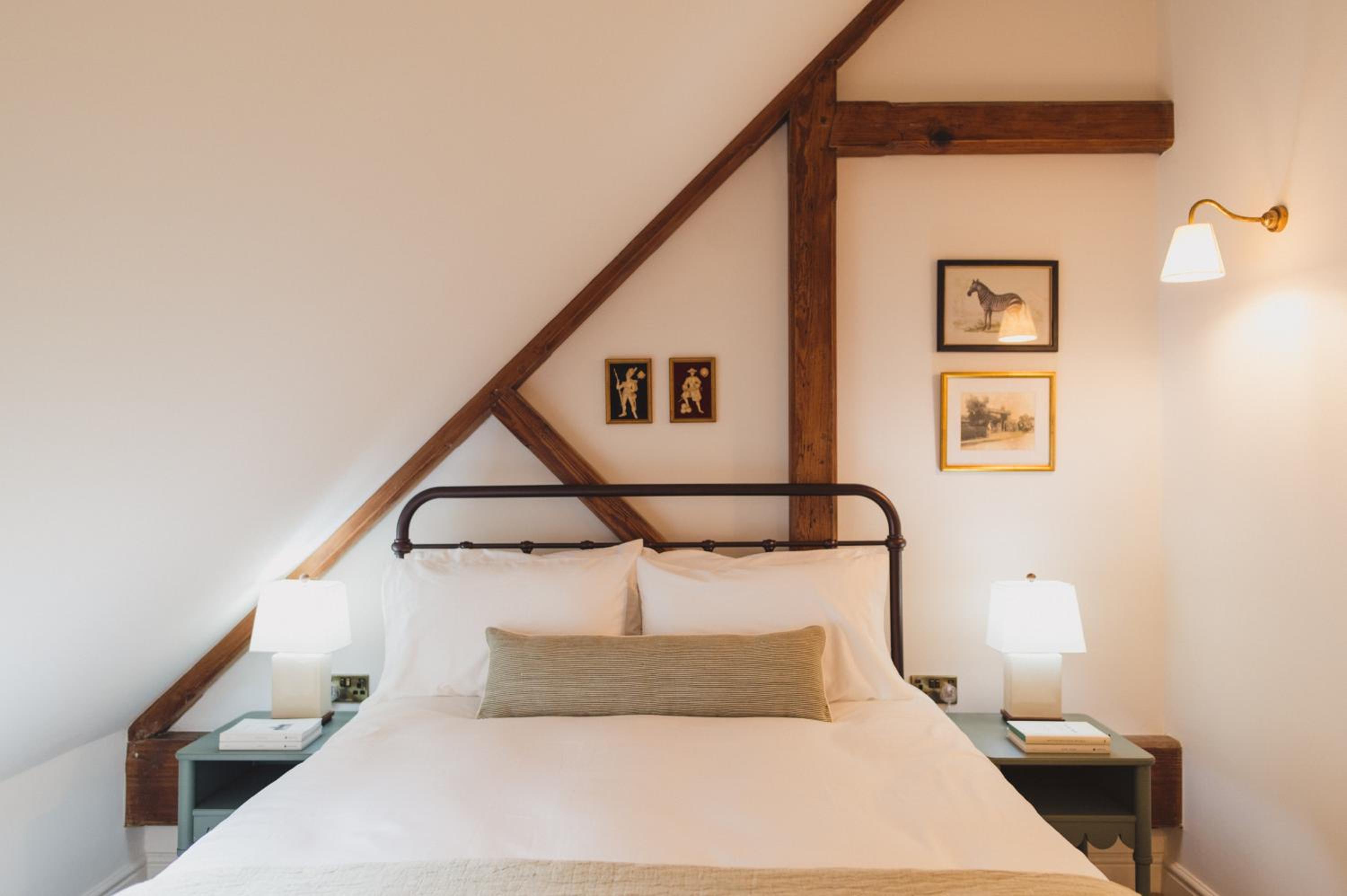 Buckingham Mews Pebble Cottage 3
