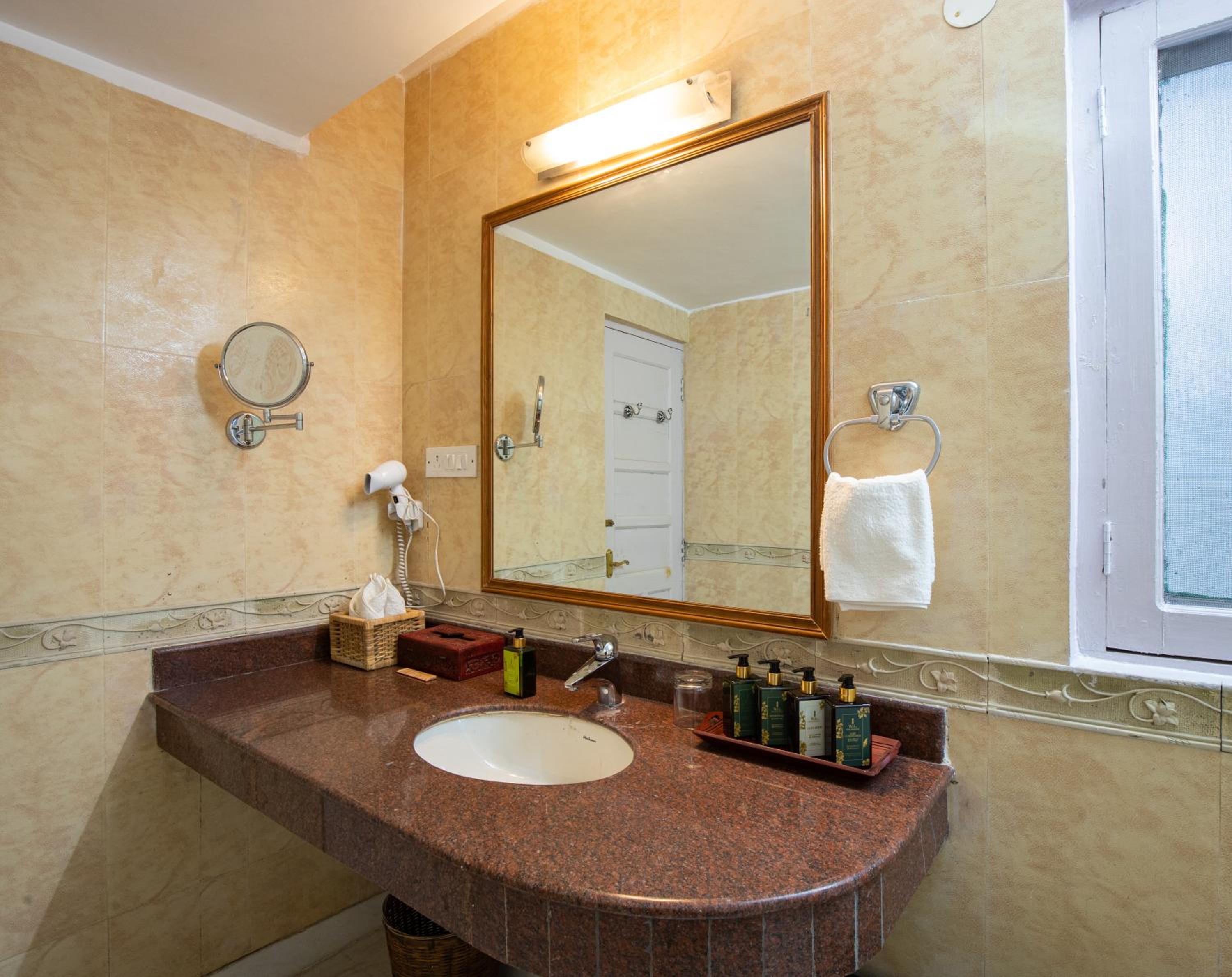 Alaya Stays 5 BHK with Hill View - Meridian Oak view 4
