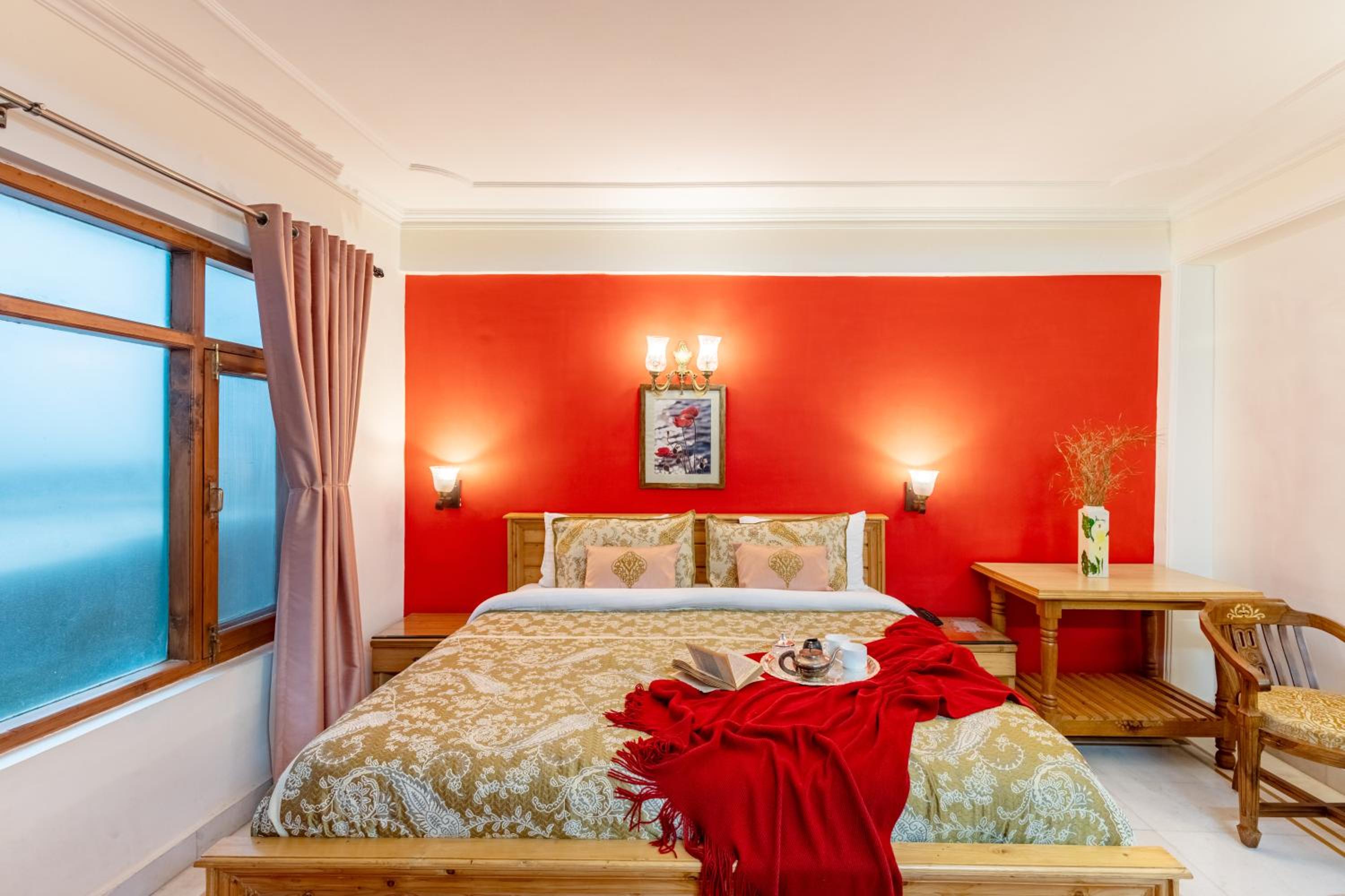 Alaya Stays 5 BHK with Hill View - Meridian Oak view 2
