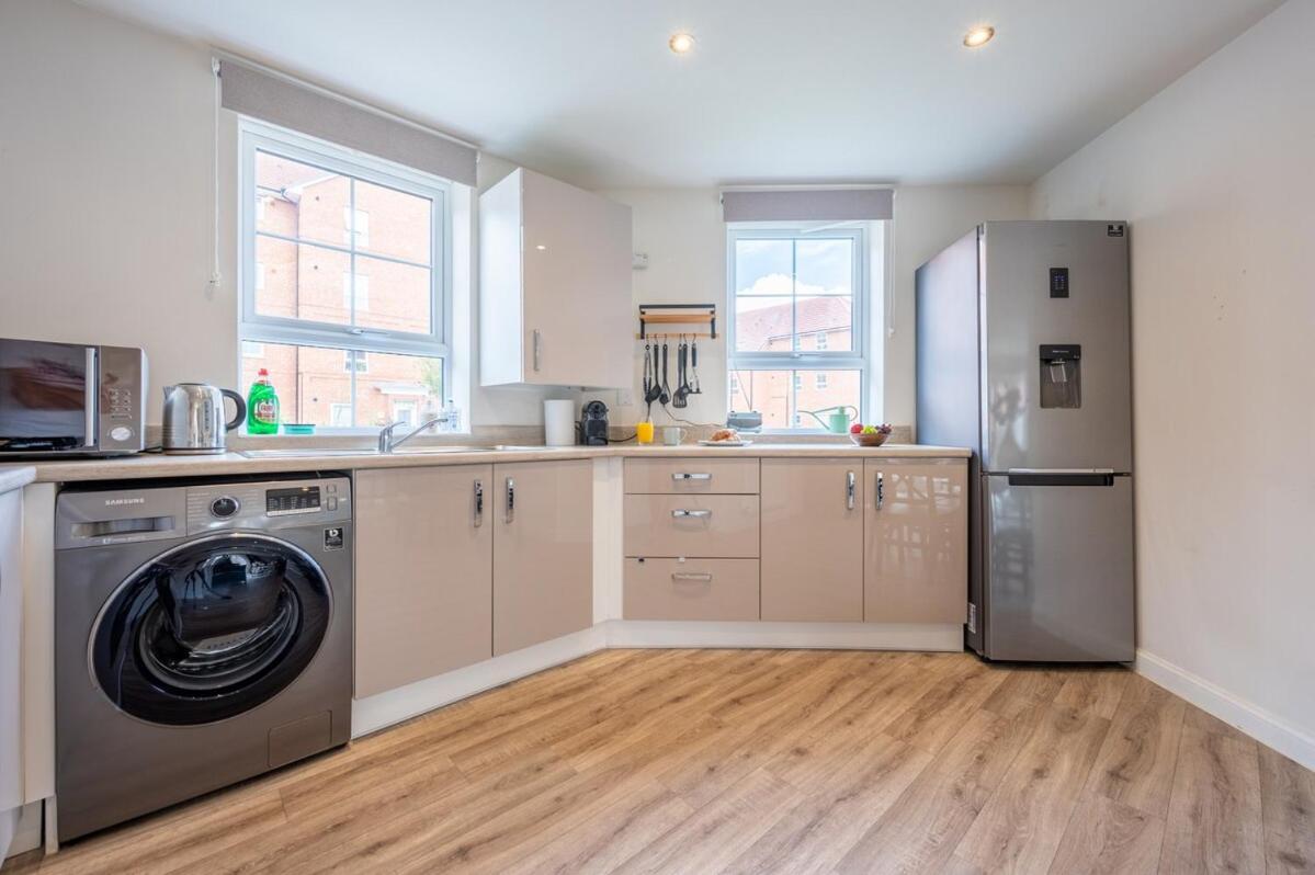 Close to Warwick University - Clover Way by Tŷ SA view 5