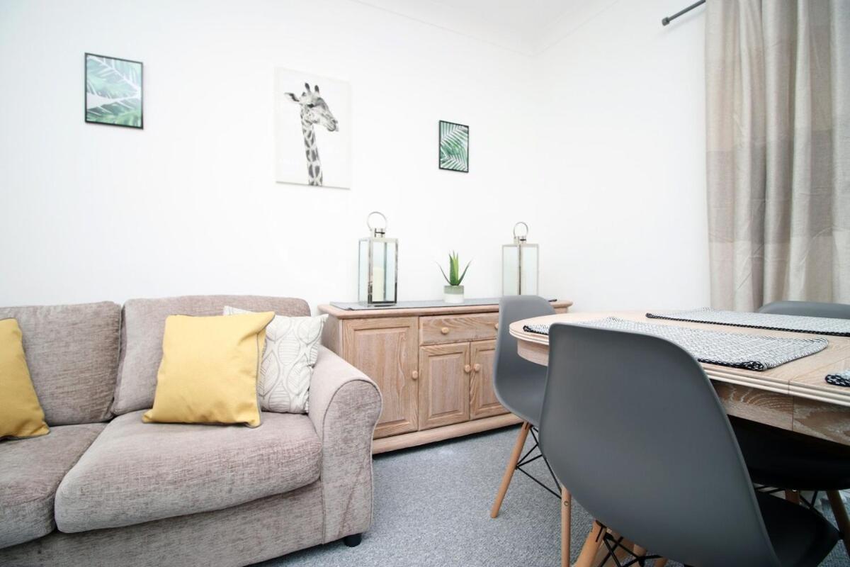 Parkview by Tŷ SA - spacious 3 bed in Newport view 4