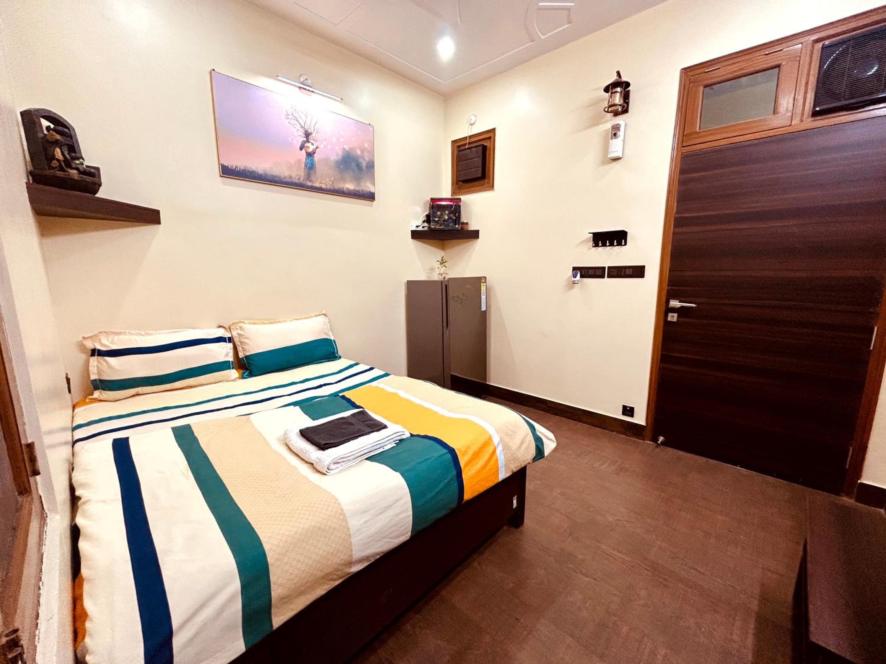 Sumptuous 1BHk Couple friendly view 2
