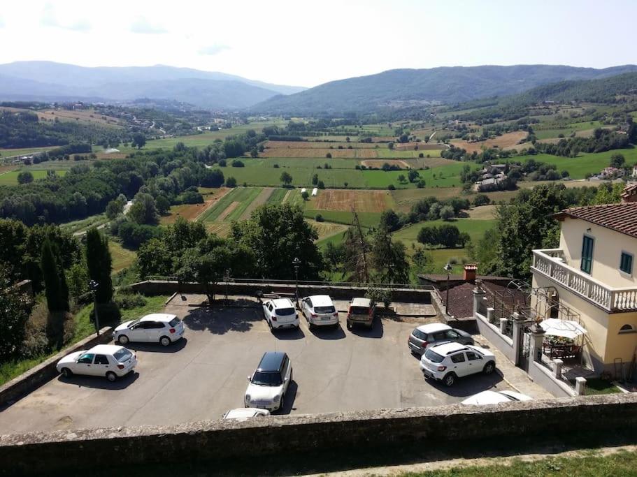 BORGO DE’ CENCI, lovely apartment below the Castel view 2