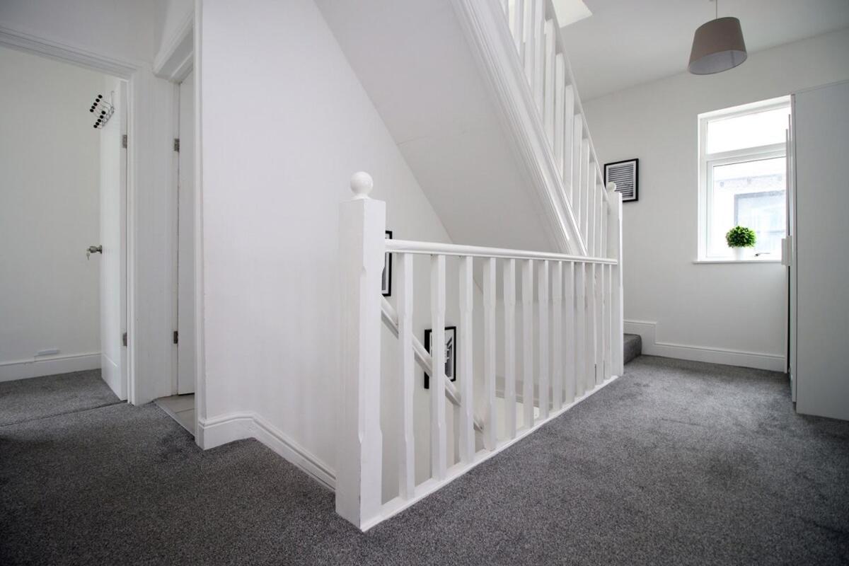 Royal Oak House by Tŷ SA - 5 bedroom house view 2