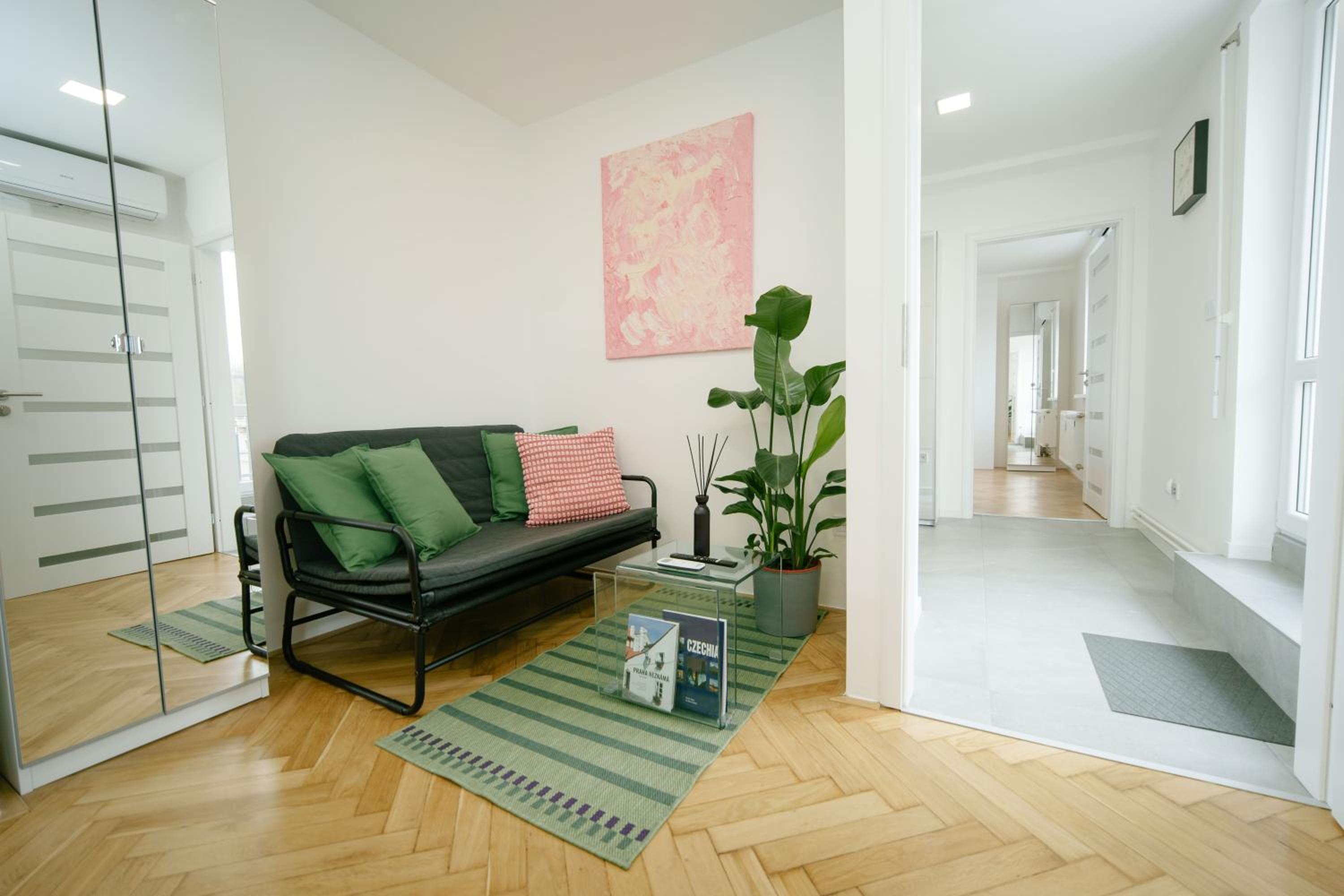 Godiland Apartment