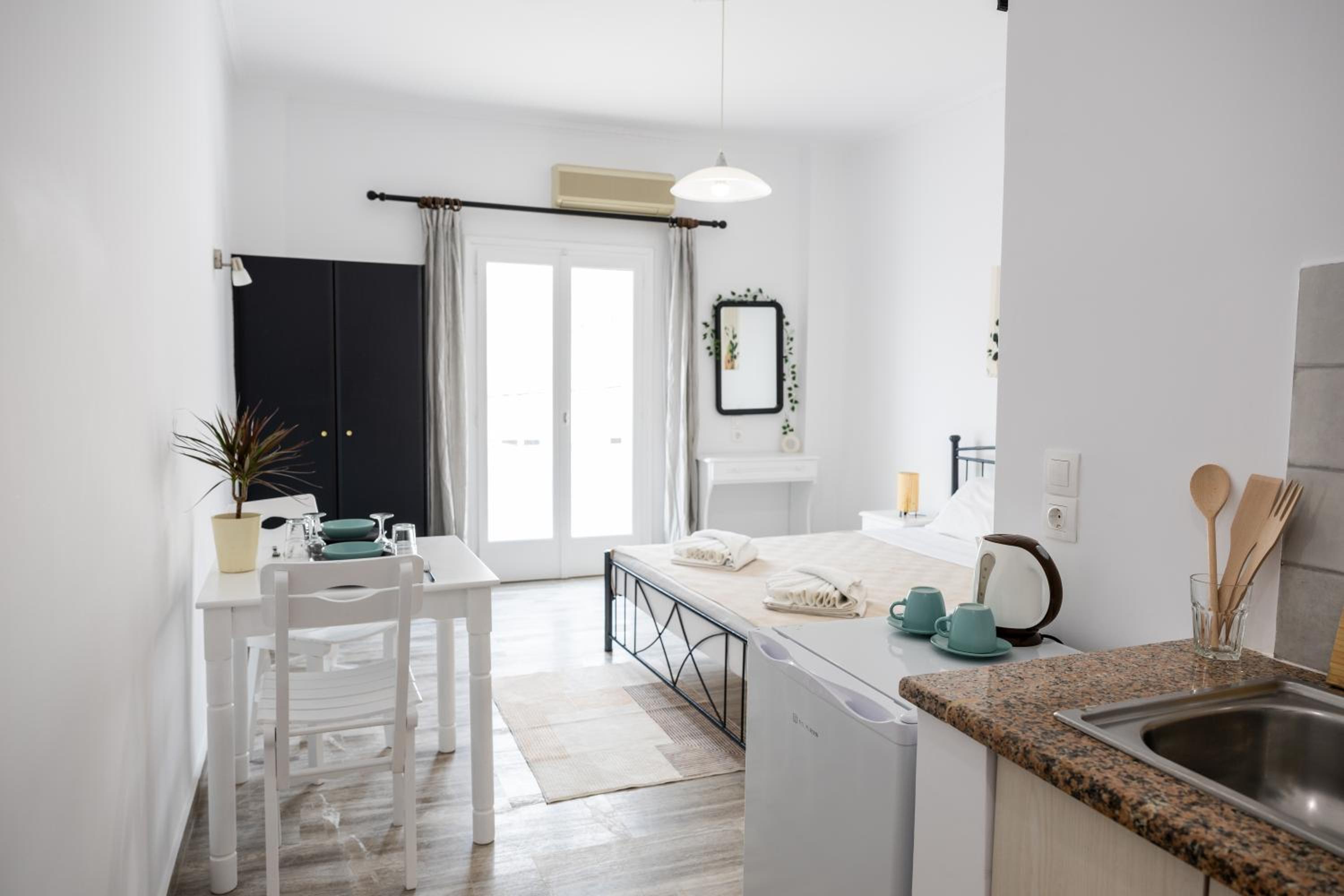 White wave studio 2 photo 5