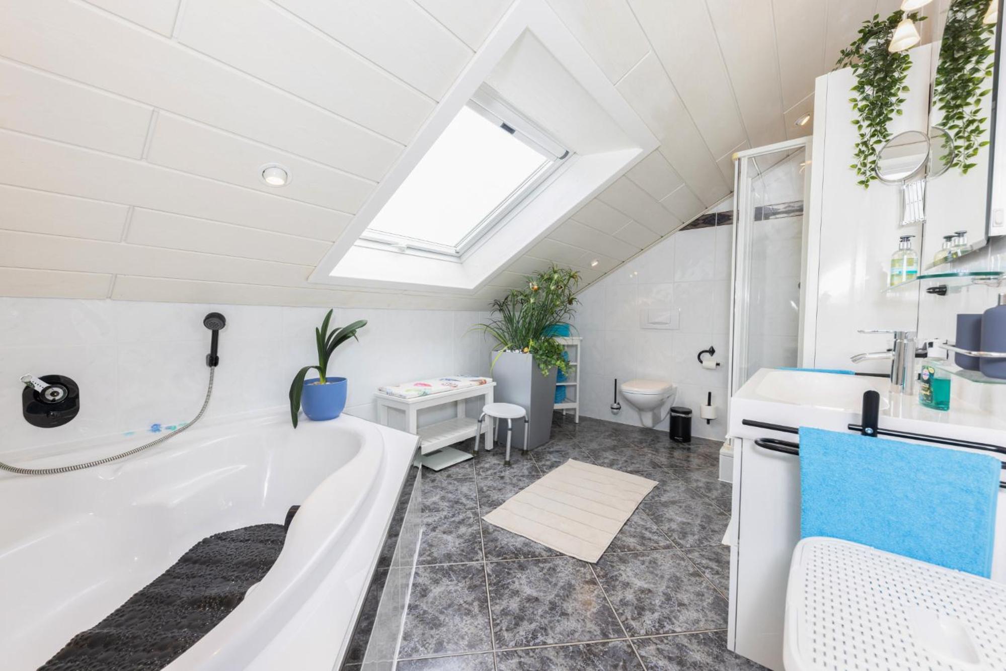 Ferienwohnung Hoffmann en Netphen — bathroom