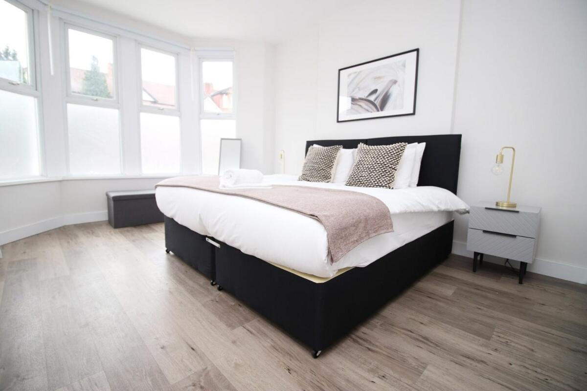 Large 5 Bedroom House - Harlequin Gardens by Tŷ SA view 4
