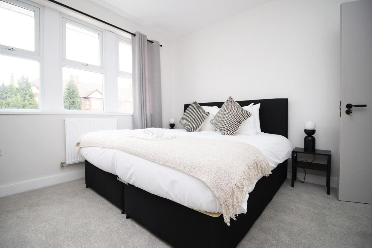 Large 5 Bedroom House - Harlequin Gardens by Tŷ SA view 3