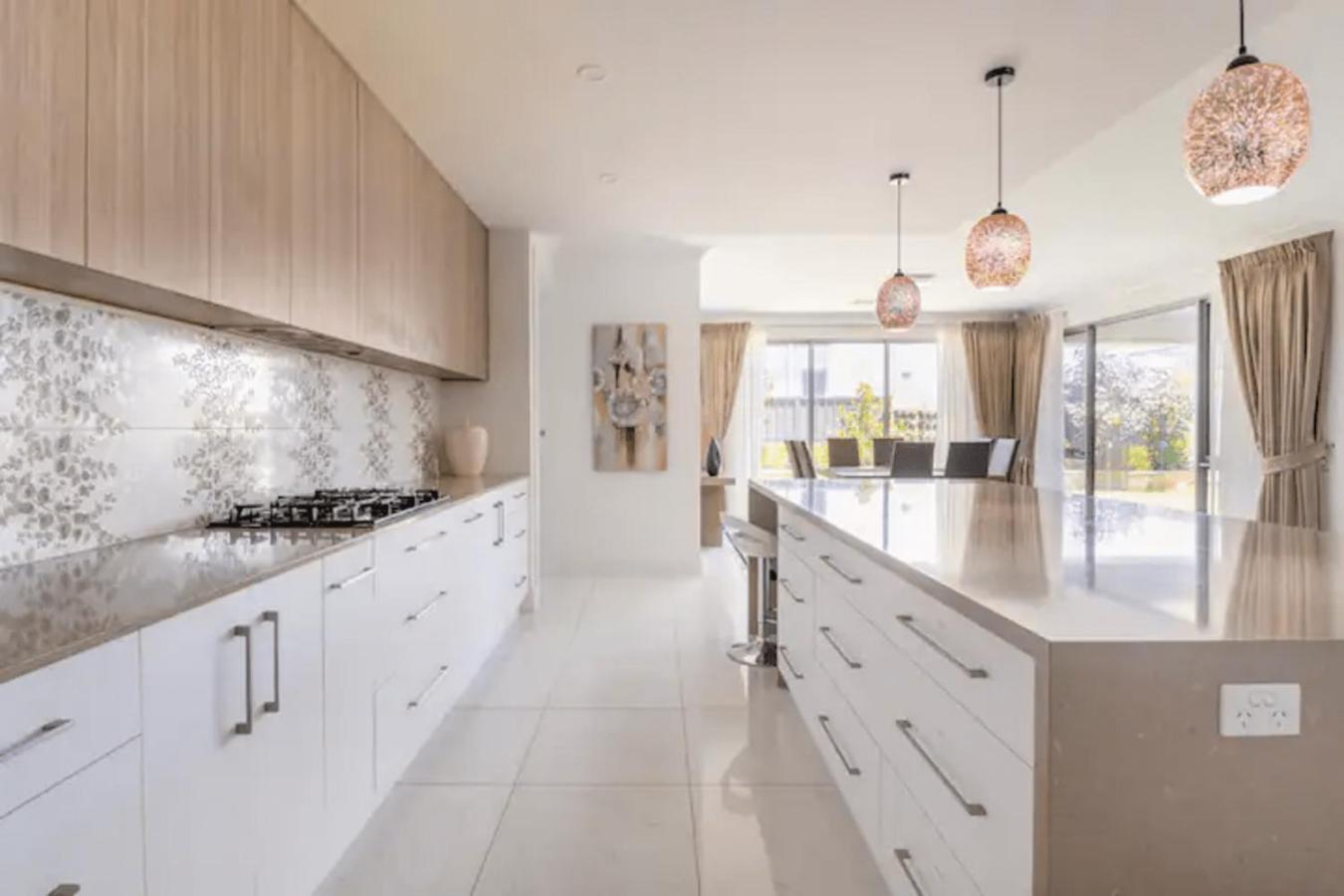 Modern Mansion in Lightsview By Host Solutions