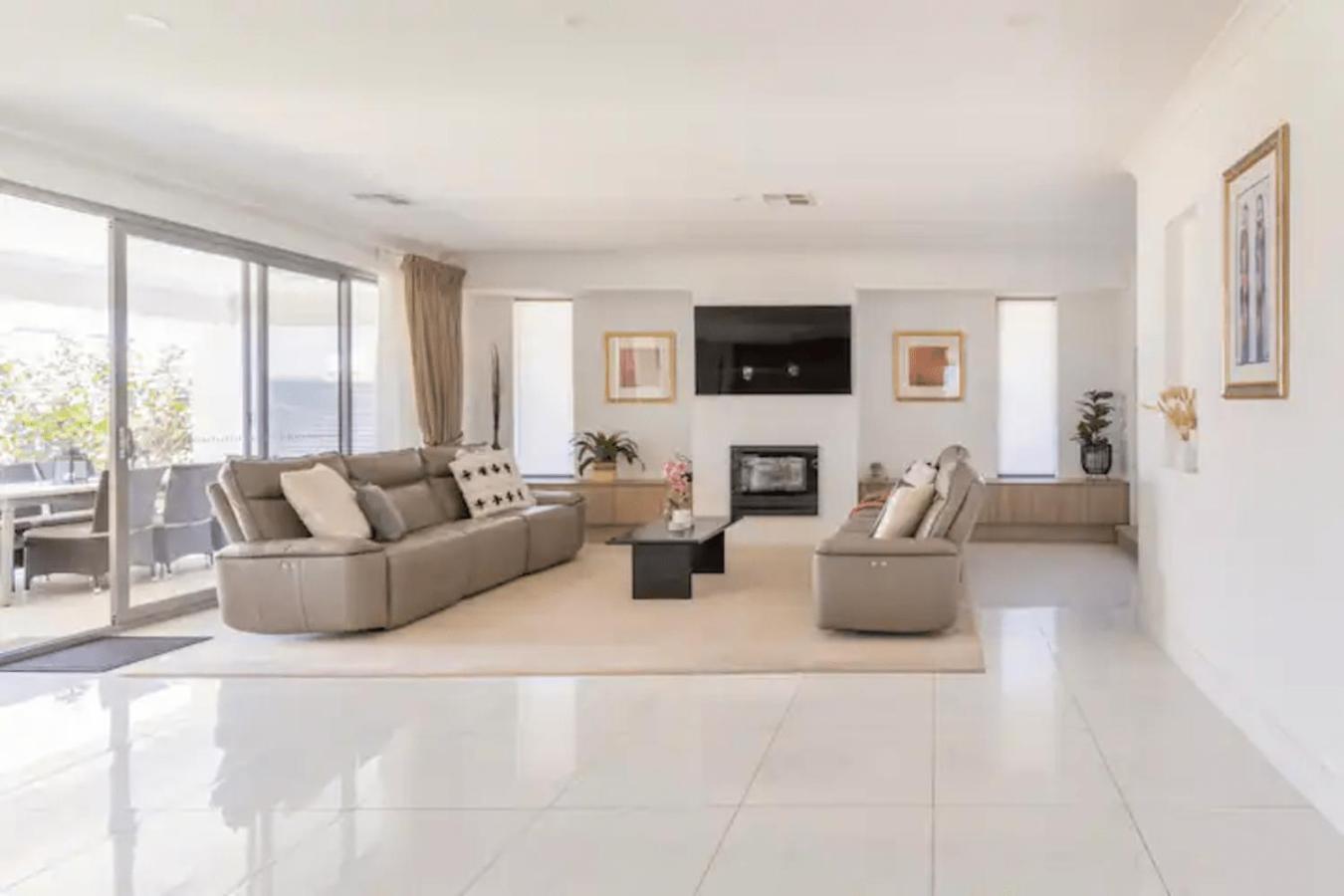Modern Mansion in Lightsview By Host Solutions