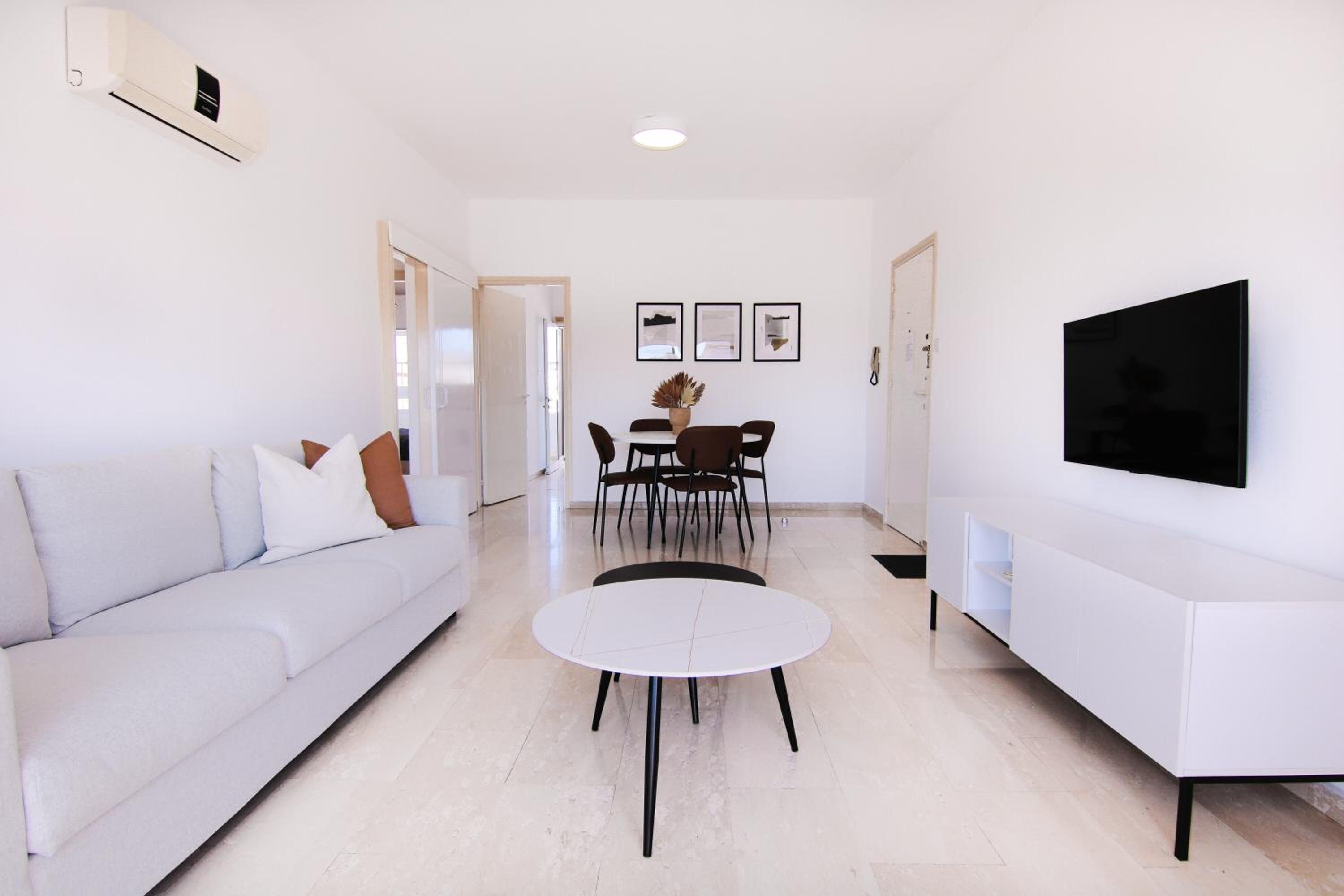 Phaedrus Living Modern City View Flat Nafi