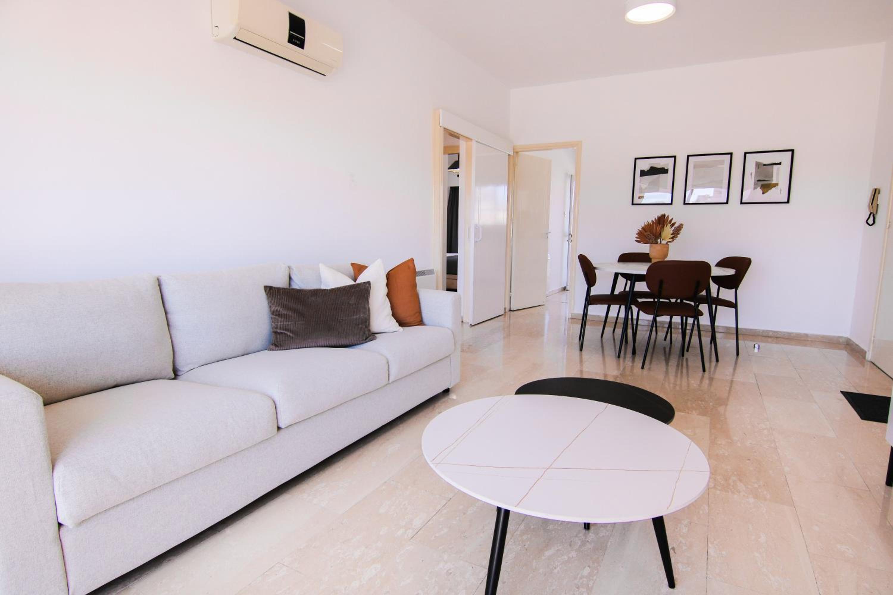 Phaedrus Living Modern City View Flat Nafi
