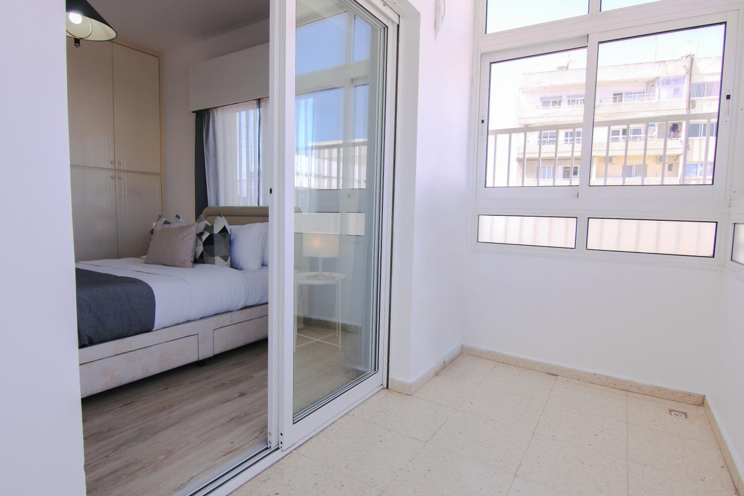 Phaedrus Living Modern City View Flat Nafi