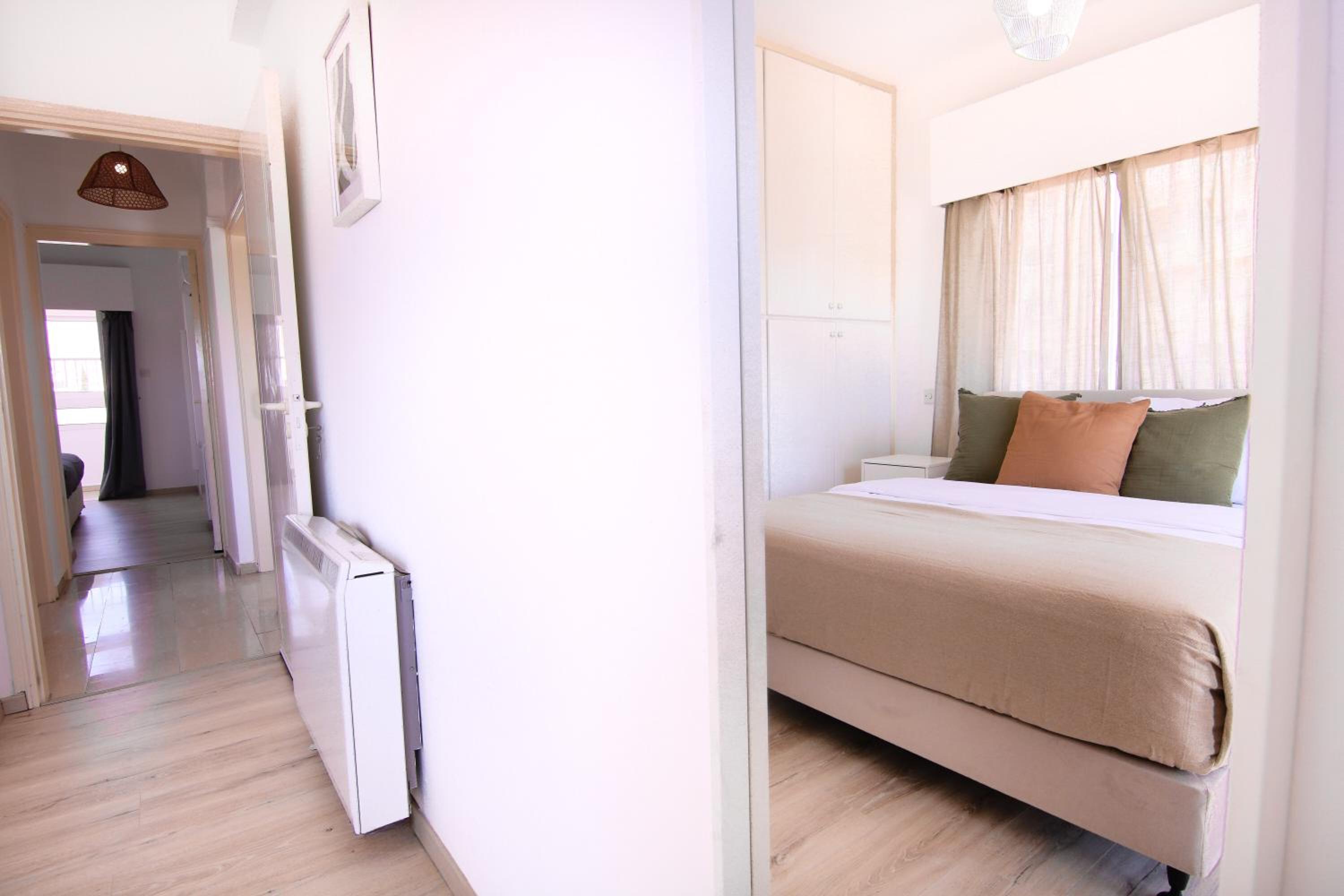 Phaedrus Living Modern City View Flat Nafi