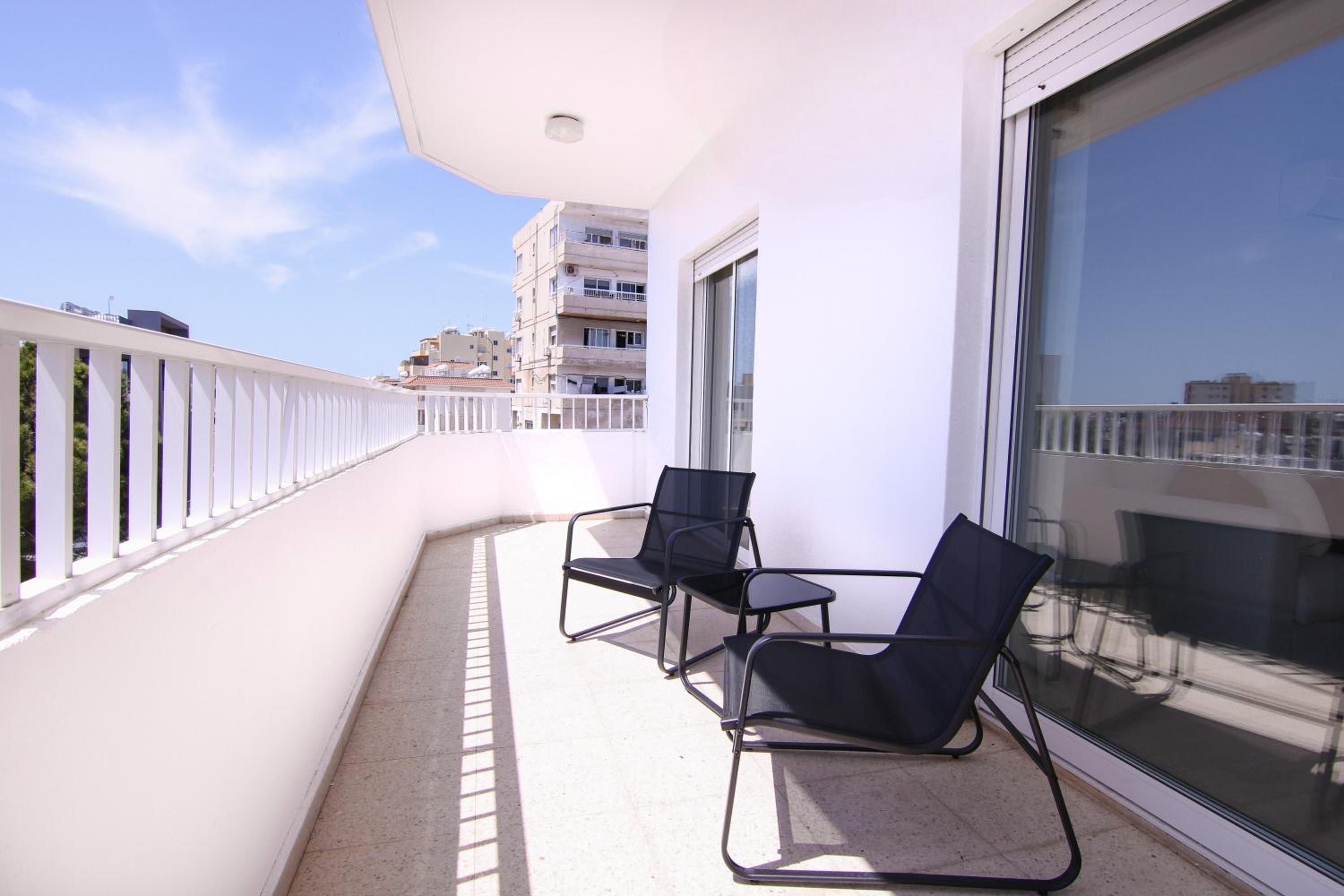 Phaedrus Living Modern City View Flat Nafi