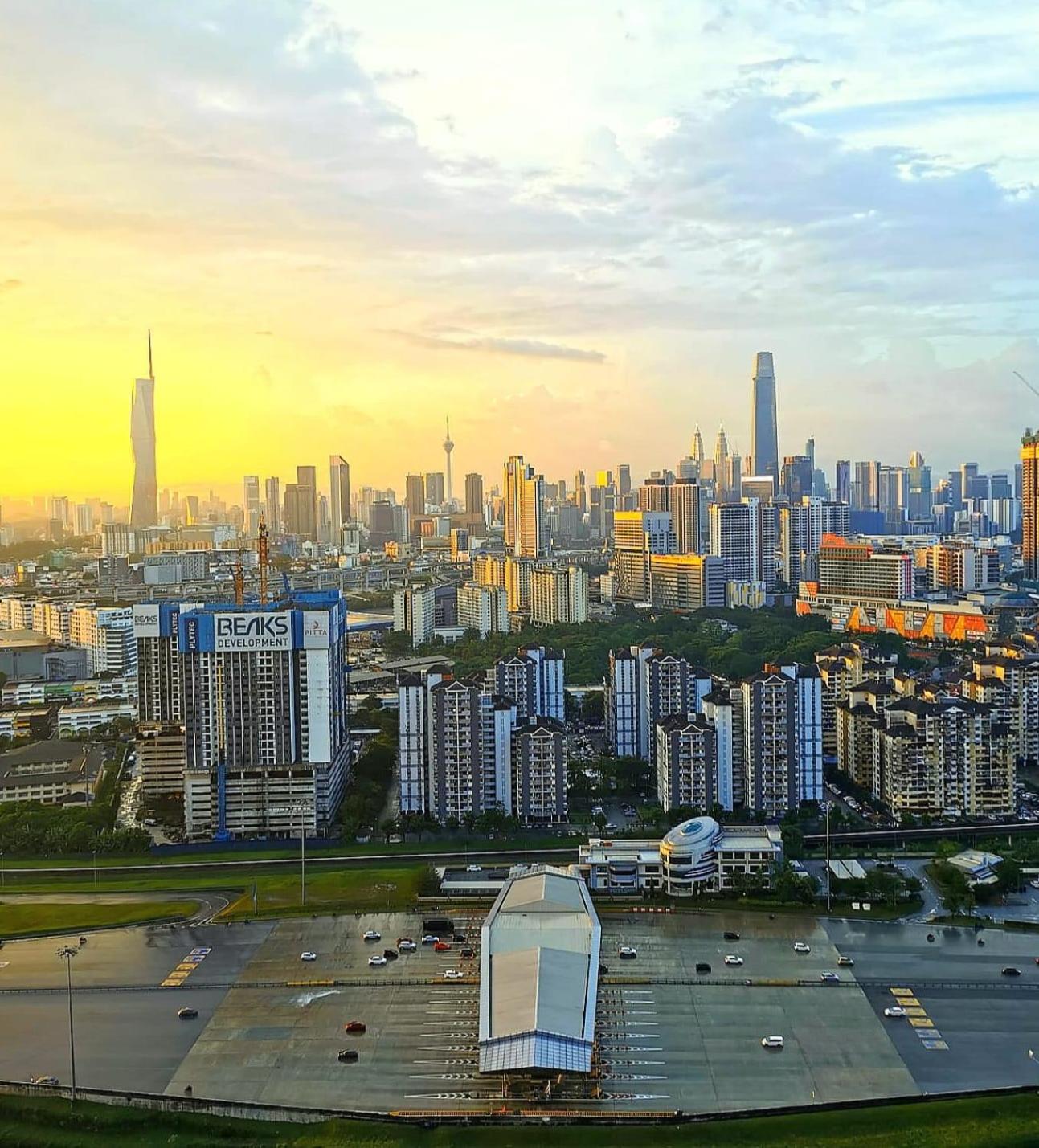 M Vertica Residences in Kuala Lumpur Skyline View Luxury Condominium