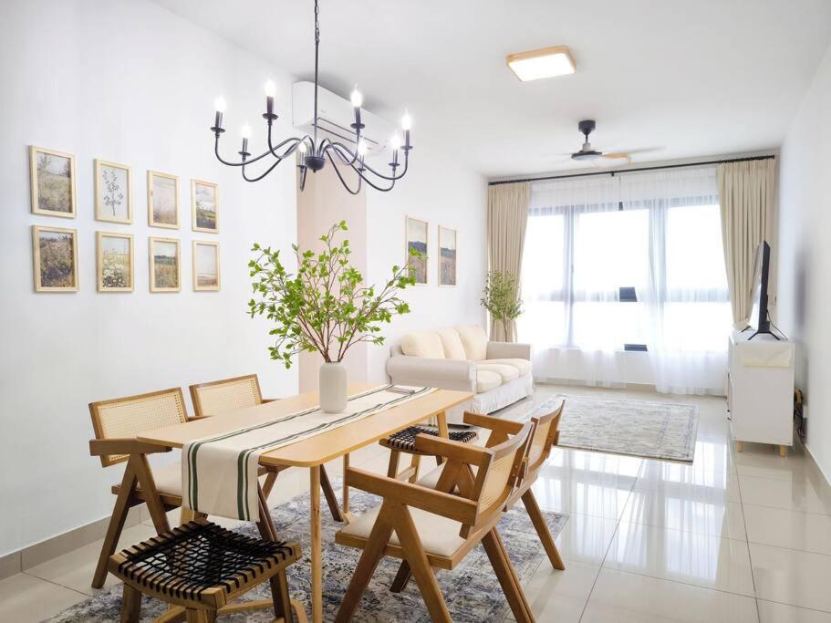M Vertica Residences in Kuala Lumpur Skyline View Luxury Condominium