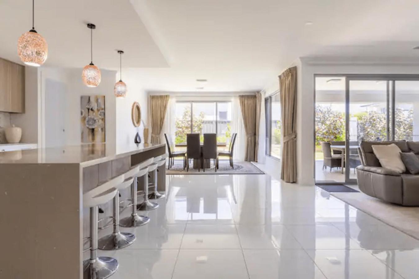 Modern Mansion in Lightsview By Host Solutions