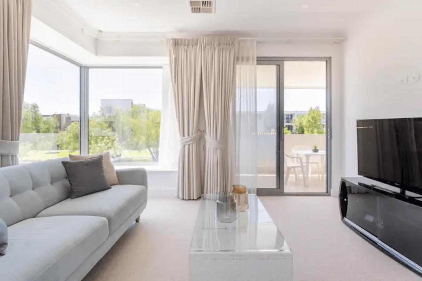 Modern Mansion in Lightsview By Host Solutions