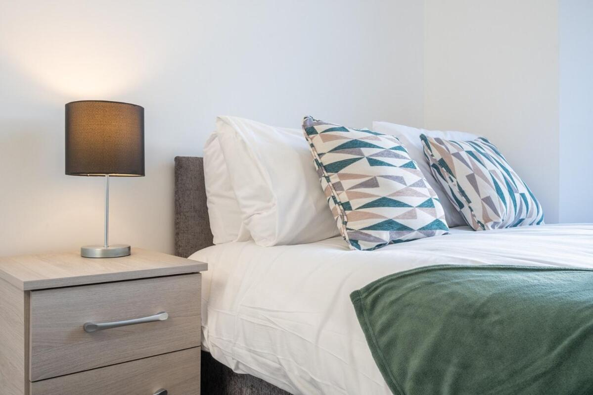 Stylish 2 Bedroom - Church View 3 by Tŷ SA view 4