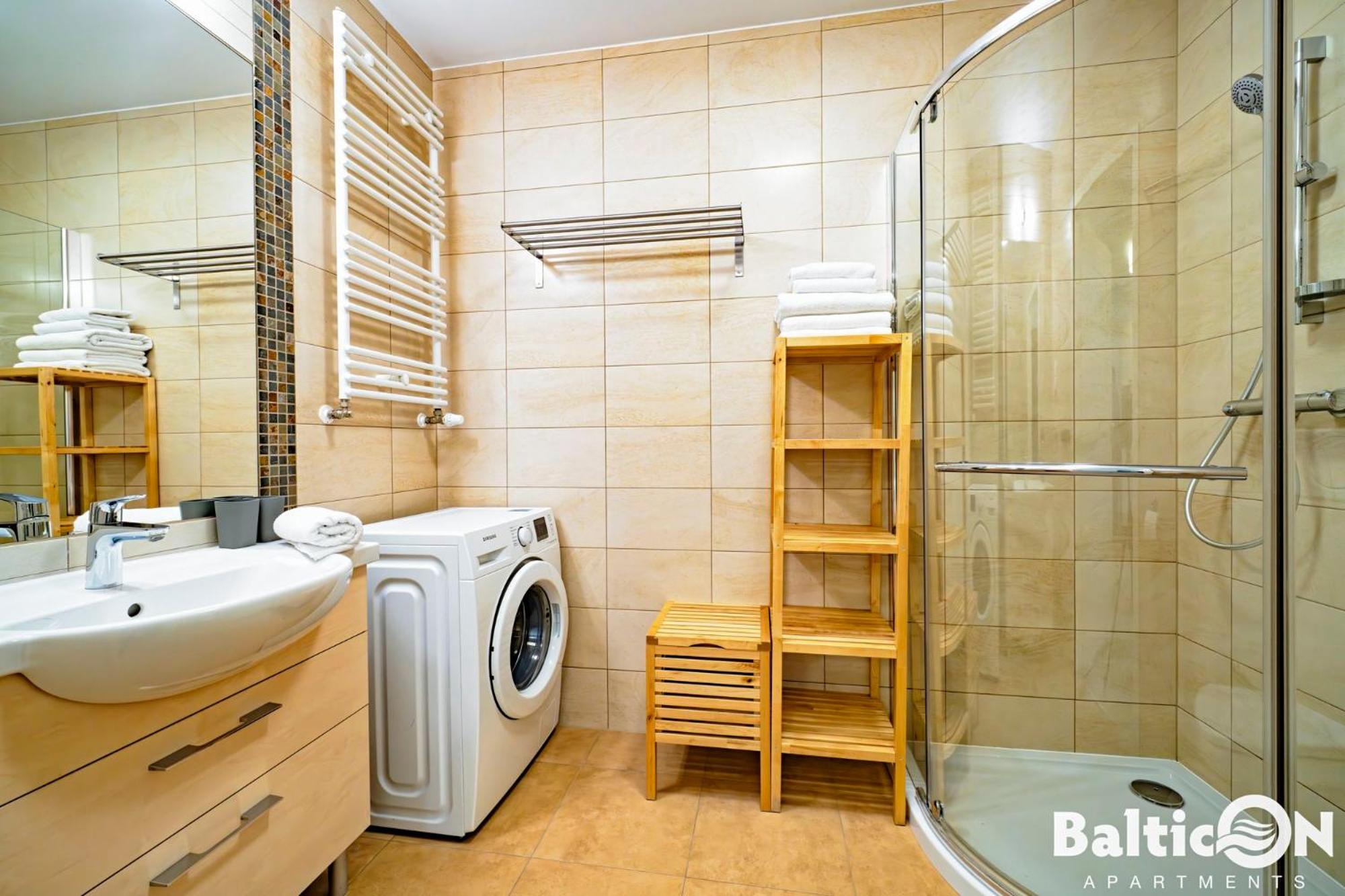 Apartamenty BalticON Polanki - Sauna, Fitness inclusive - Basen latem, Pool im Sommer