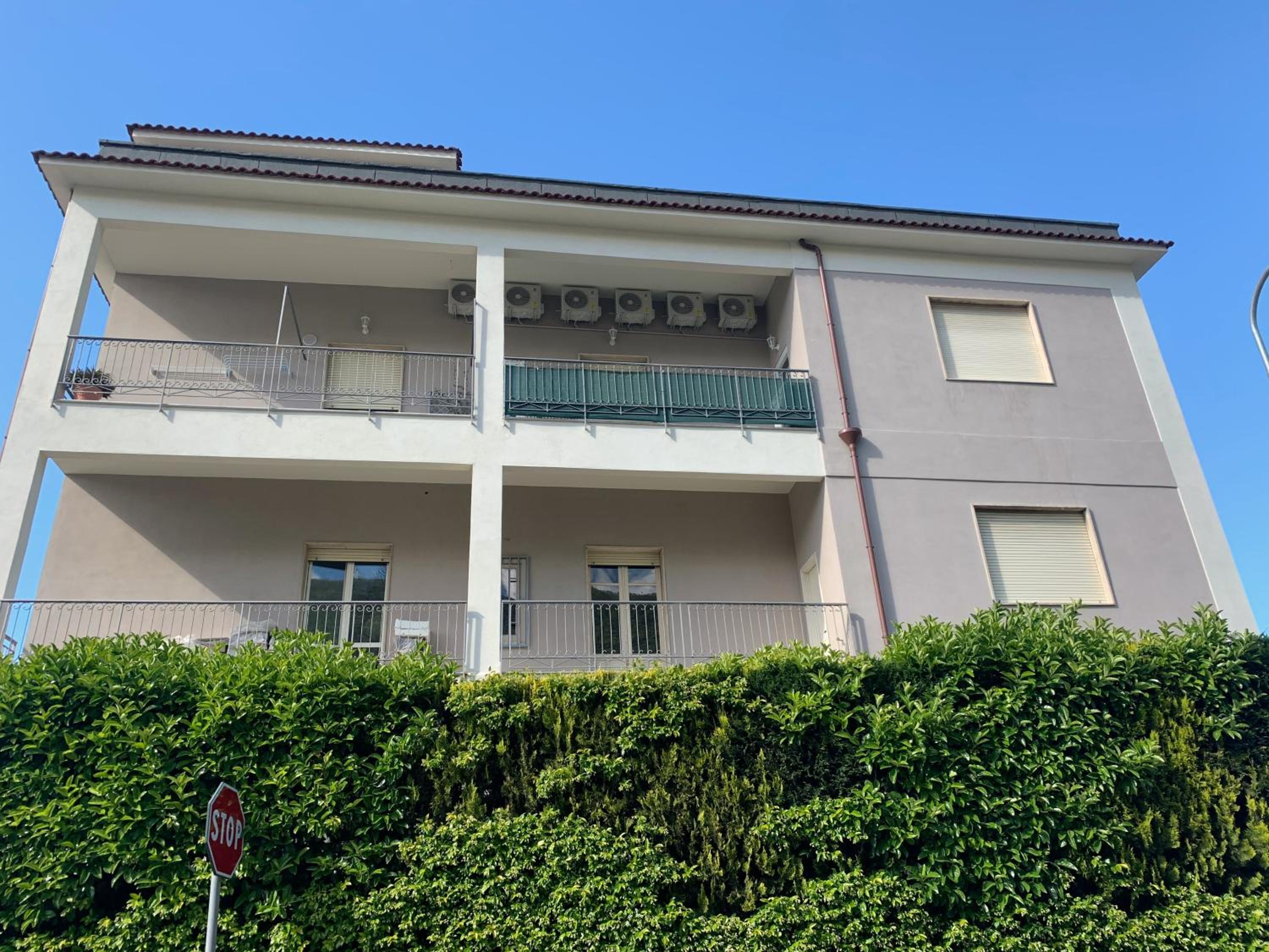 Montalbino House - Rooms and Apartments