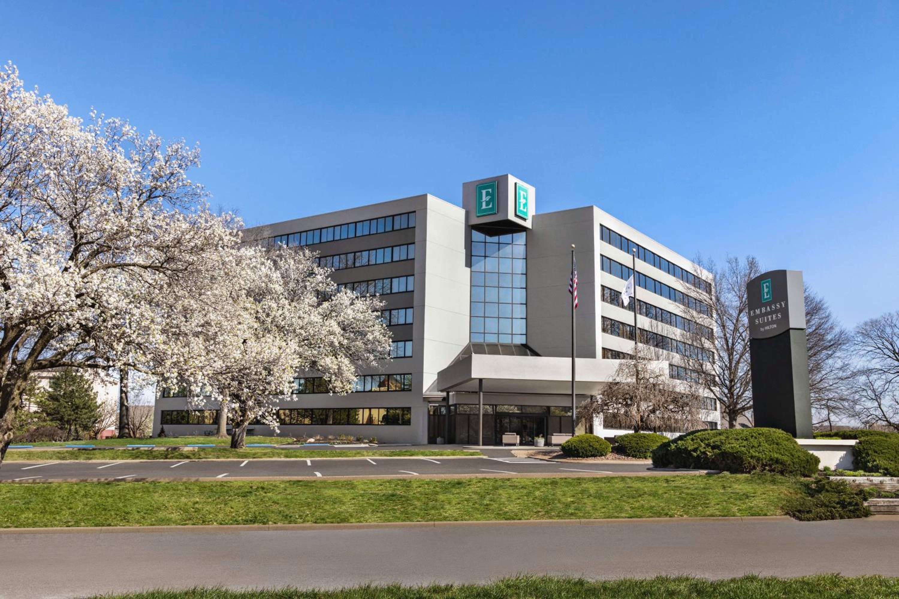 Kansas City Vacations - Embassy Suites by Hilton Kansas City Overland Park - Property Image 1