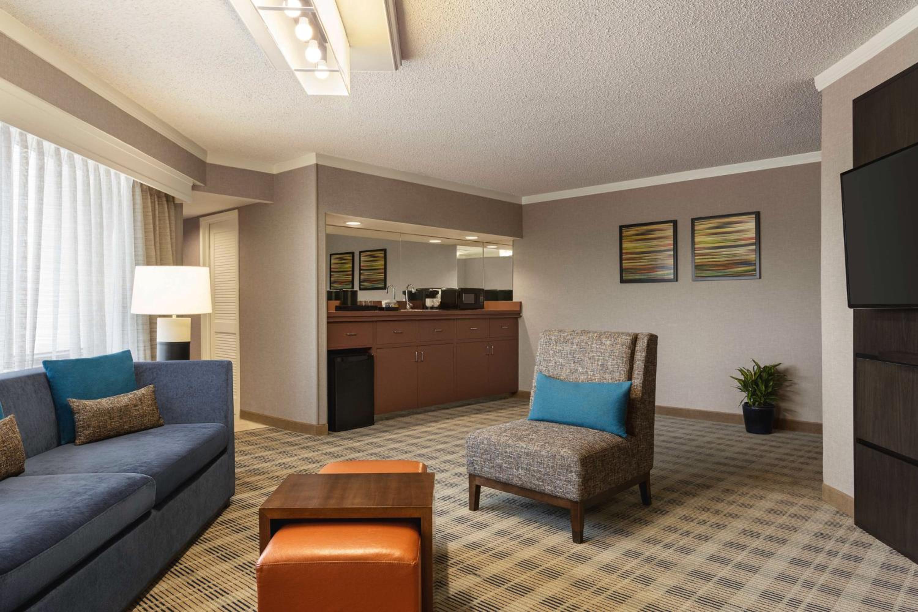 Embassy Suites by Hilton Kansas City Overland Park - Property Image 37
