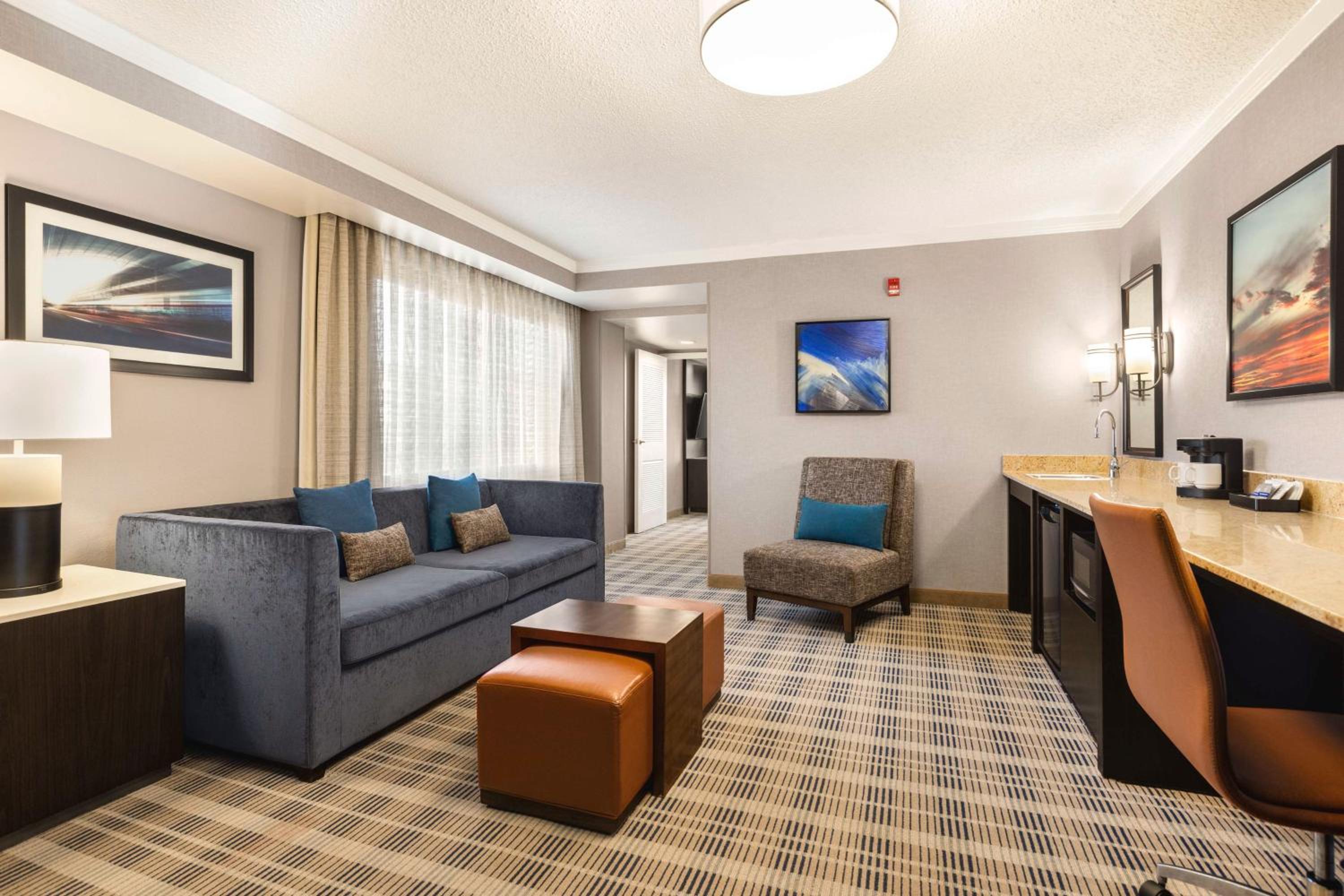 Embassy Suites by Hilton Kansas City Overland Park - Property Image 41