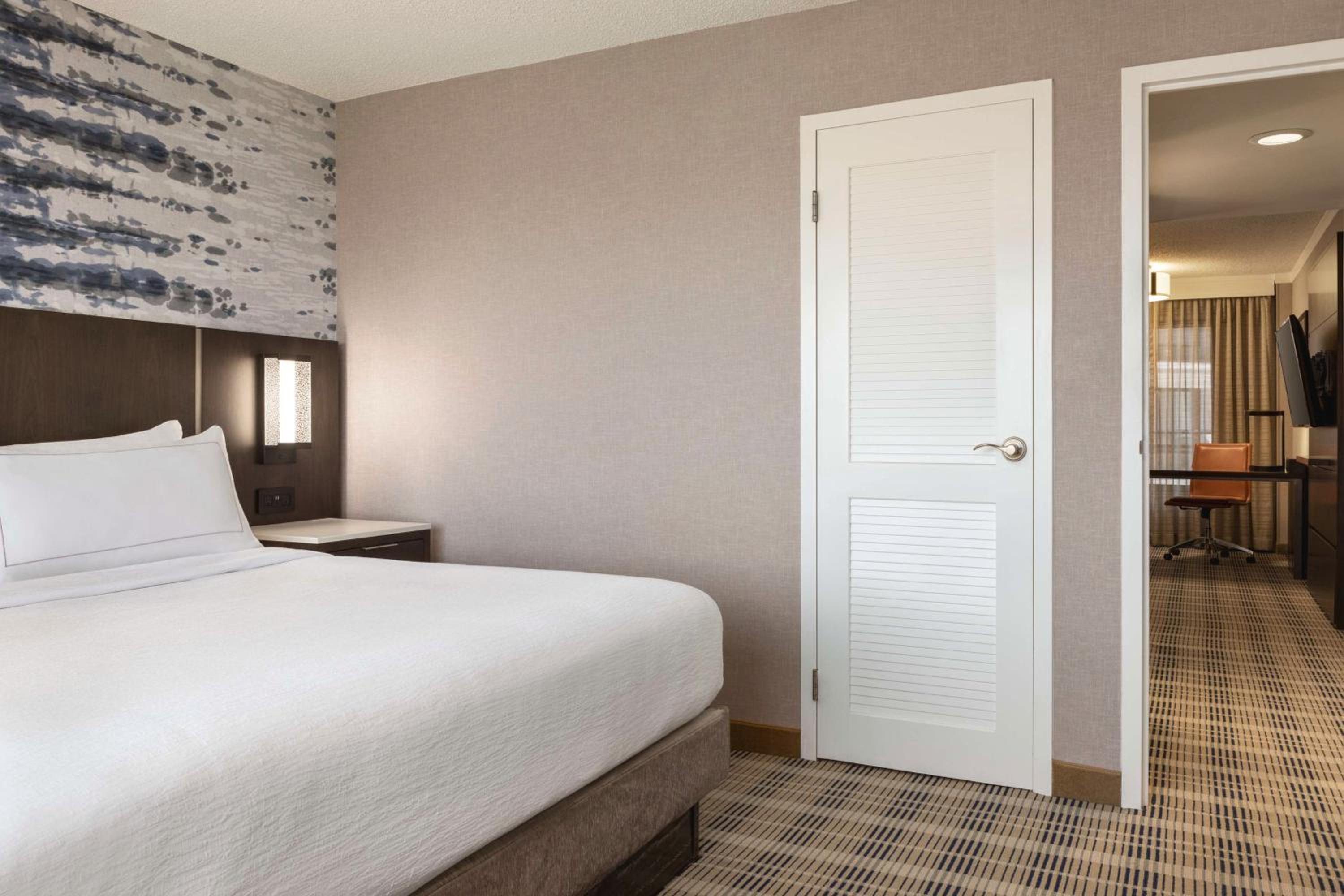 Embassy Suites by Hilton Kansas City Overland Park - Property Image 46