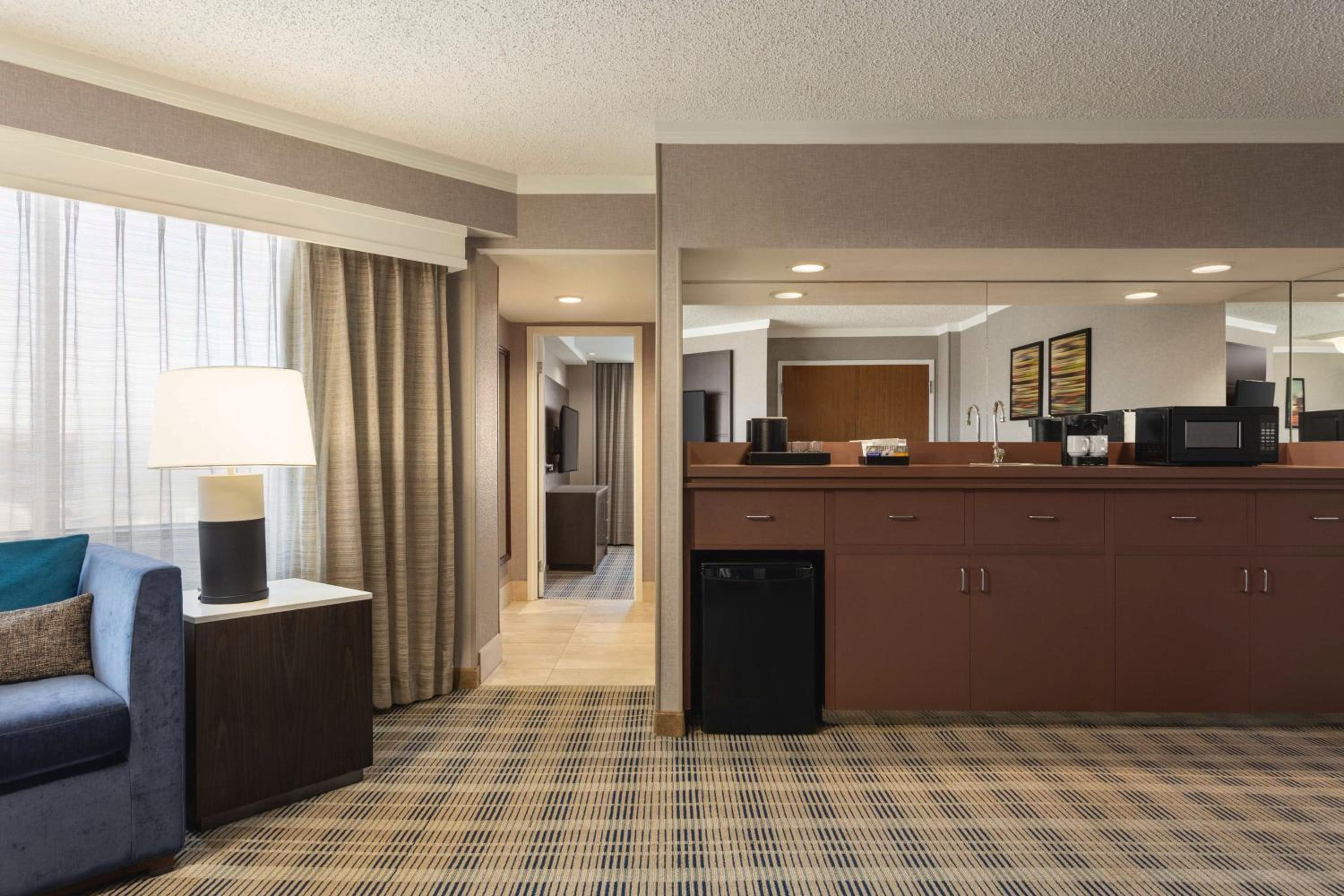 Embassy Suites by Hilton Kansas City Overland Park - Property Image 1