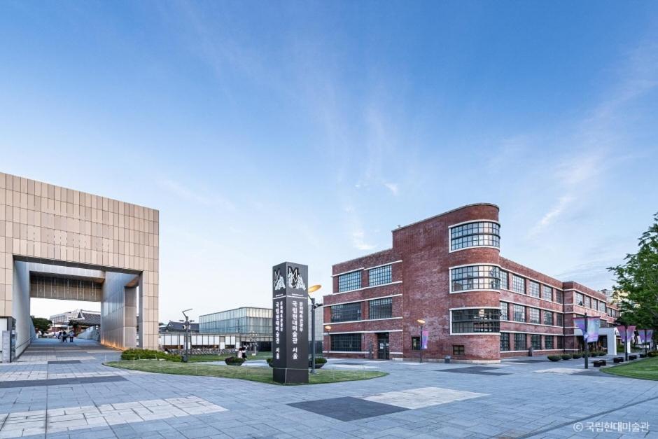 'Hanok Hanok' Boutique stay Hotel Seoul - 2min from Gyeongbokgung Palace station