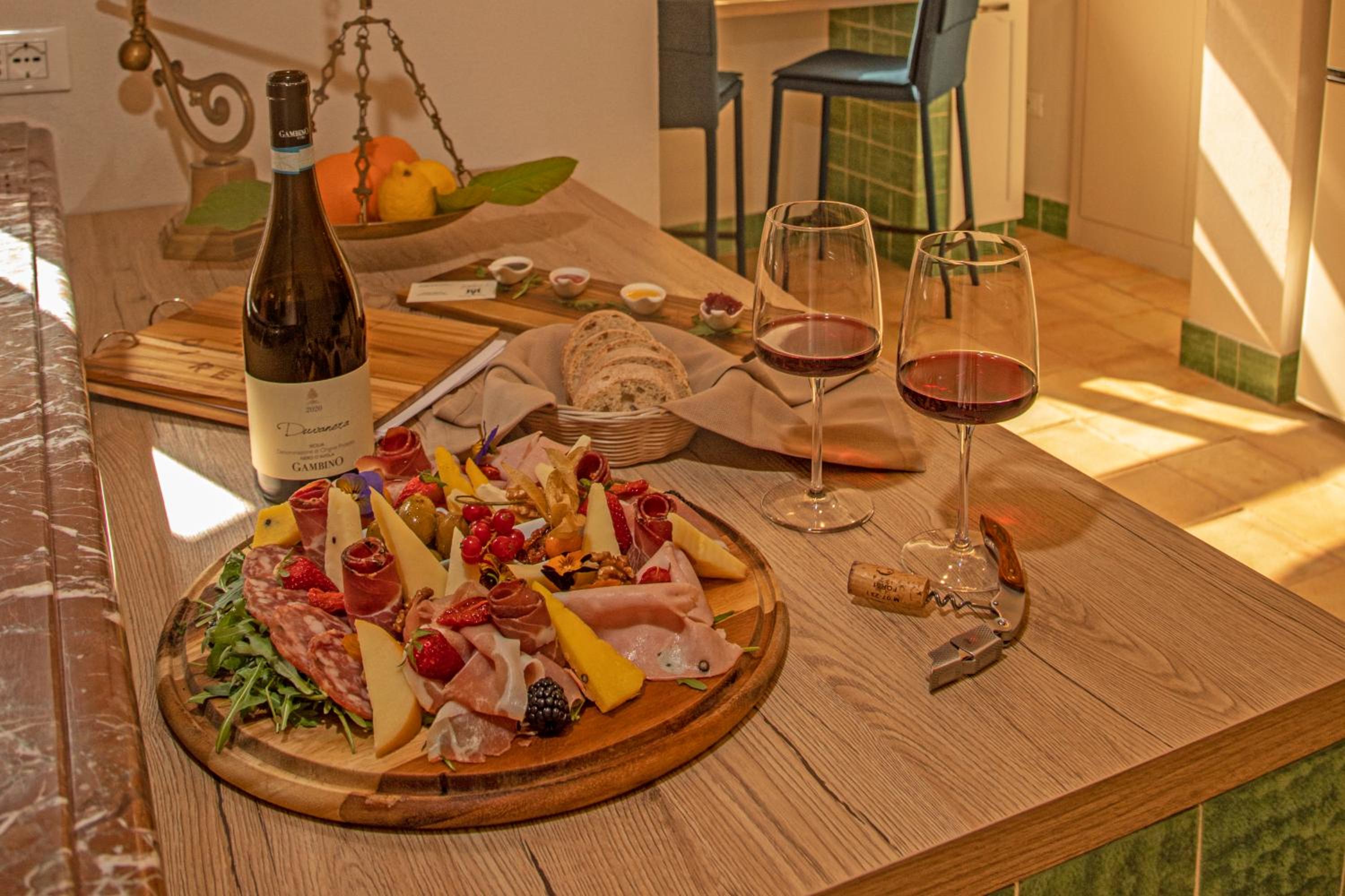 Casa di Regina - City Center, Completely Renovated, Historical photo 2